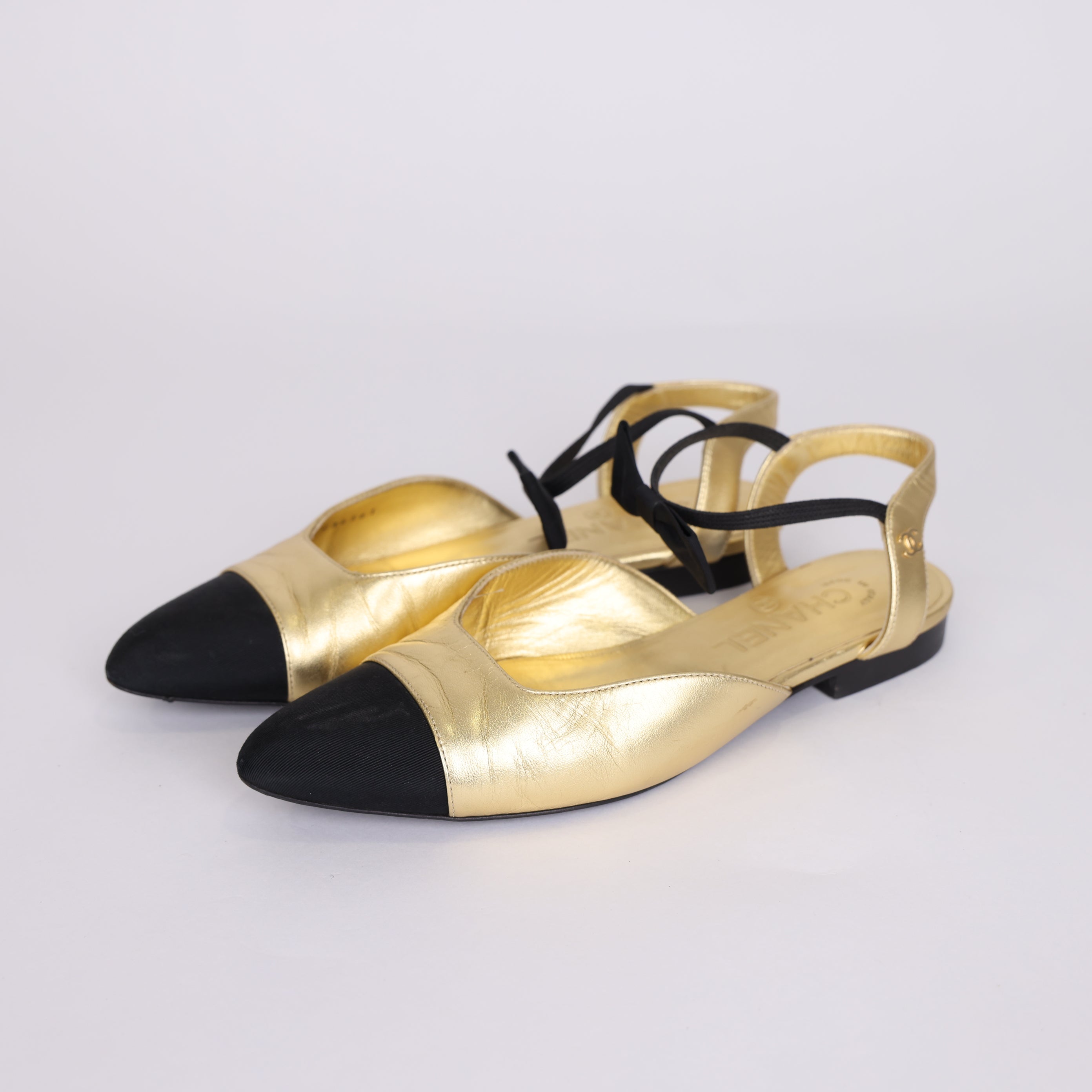 PRE OWNED- Chanel Black and Gold Double C Sandals Size EU36.5/ UK3.5 J0532S13300