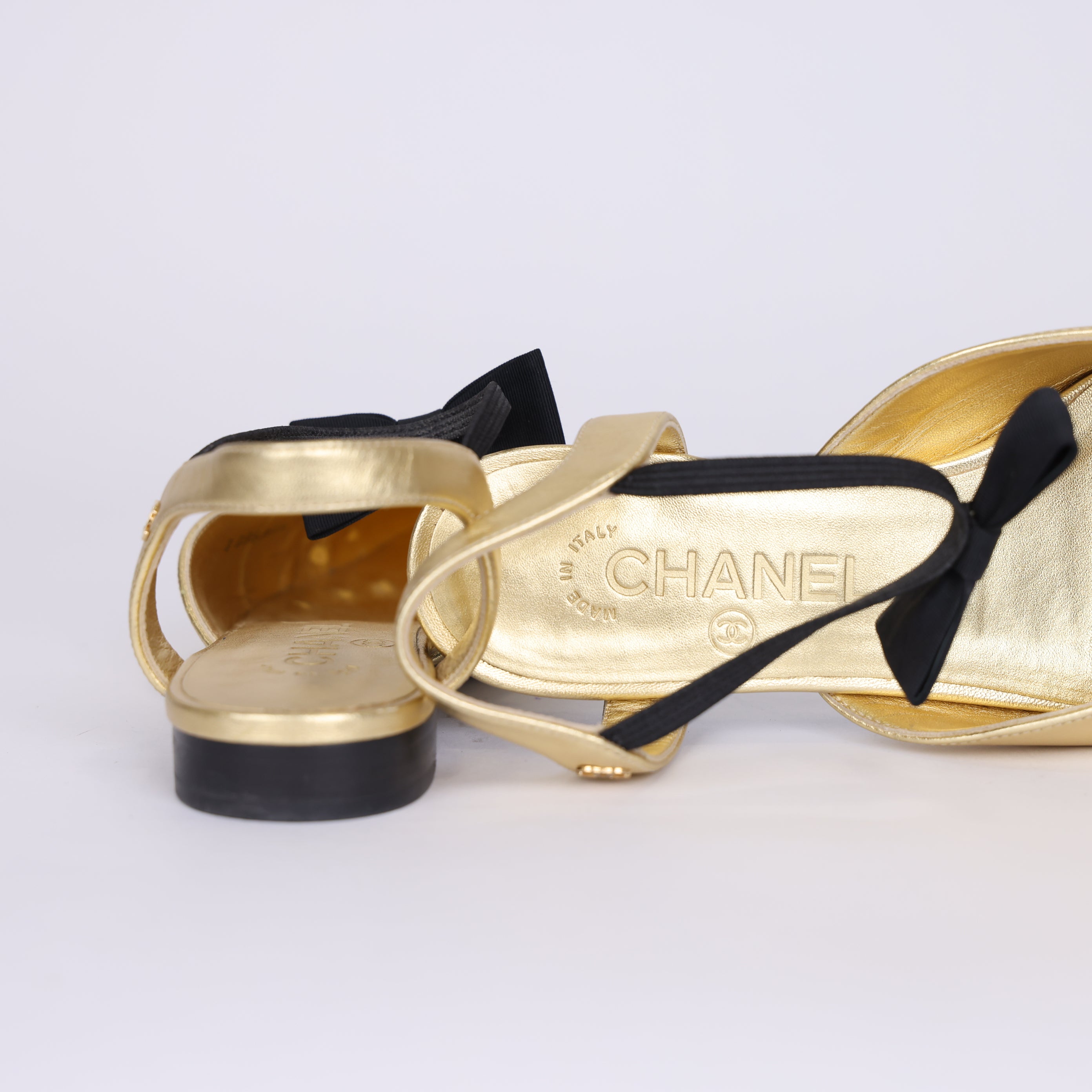 PRE OWNED- Chanel Black and Gold Double C Sandals Size EU36.5/ UK3.5 J0532S13300