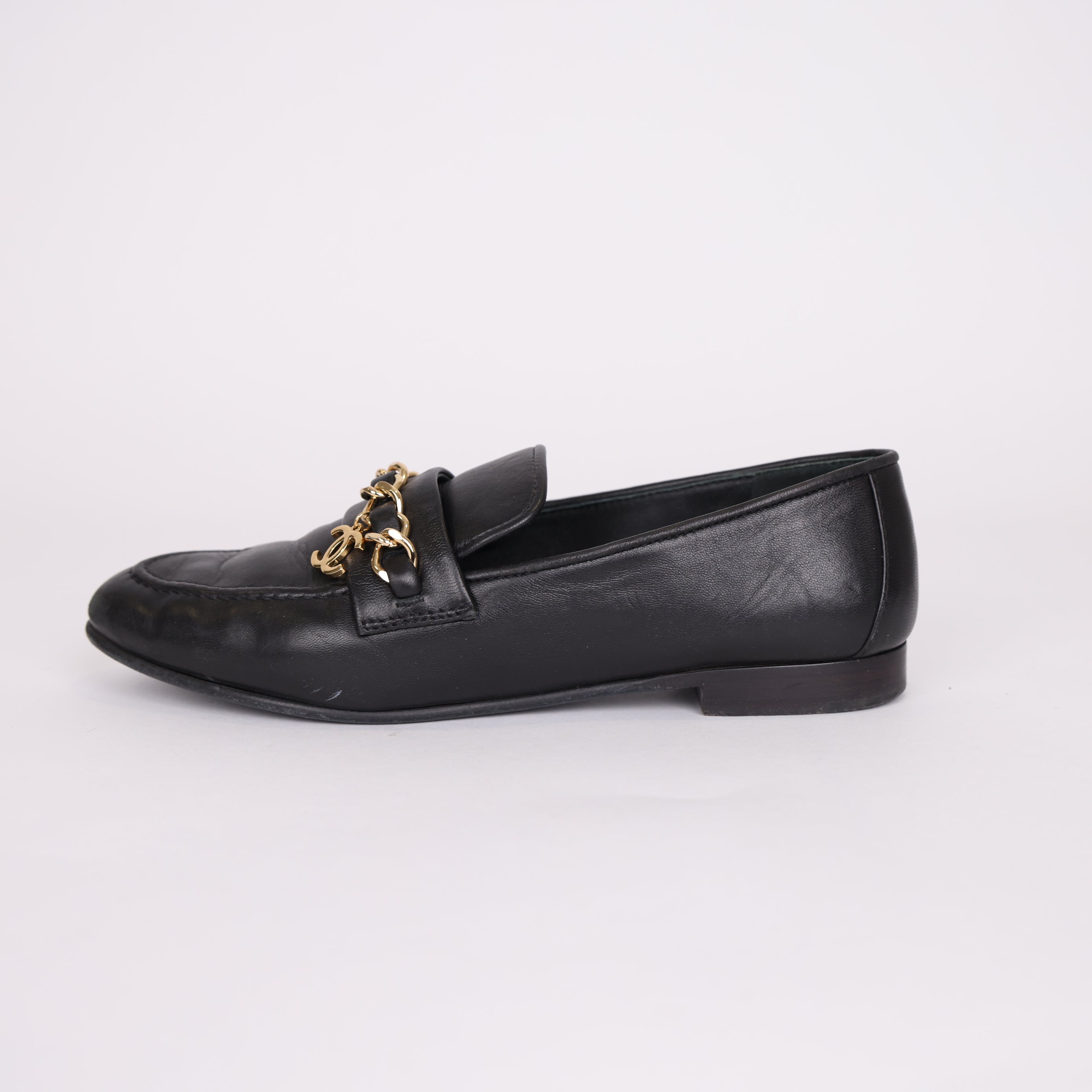 PRE OWNED- Chanel chain loafers size EU36.5/ UK3.5 J0529S43212