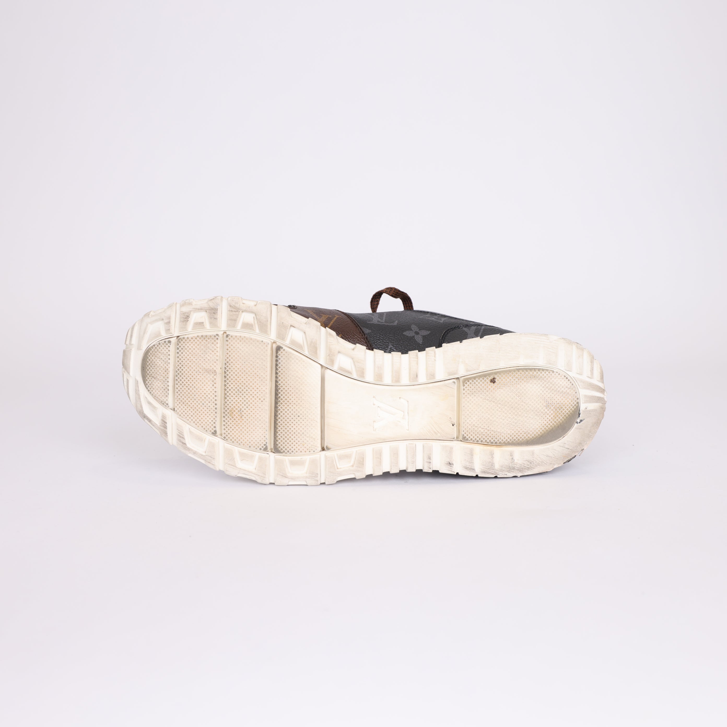 PRE OWNED- LV Louis Vuitton three-piece sneakers size EU40.5/ UK6.5 J0522S33221
