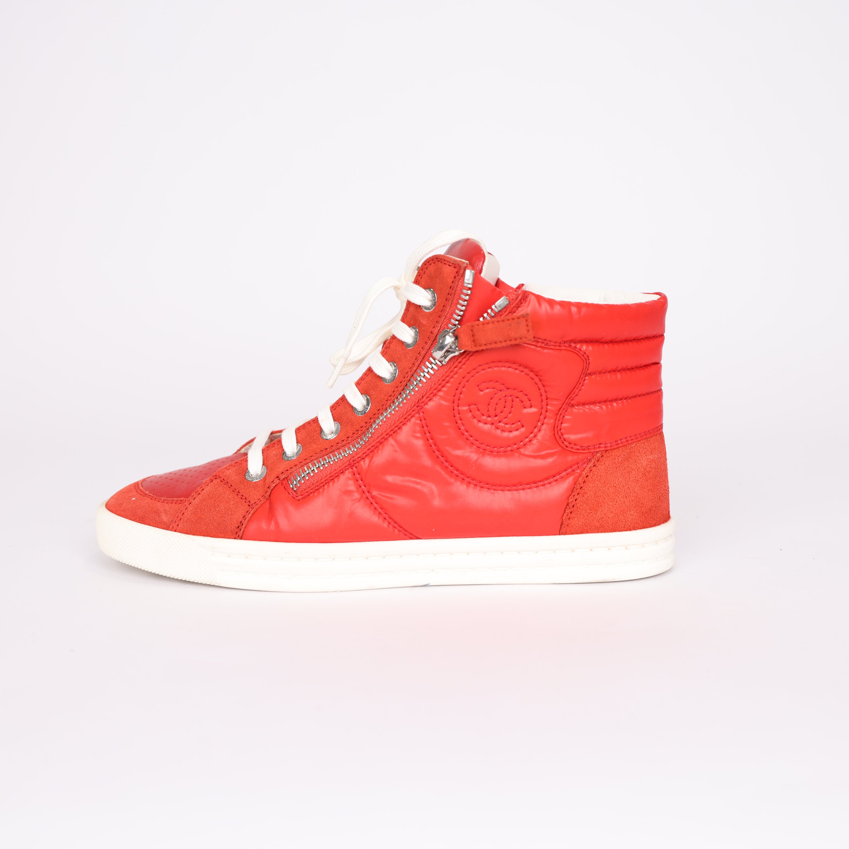 PRE OWNED- Chanel red pearl double C embroidered sneakers size EU36.5/UK3.5 J0553S24441