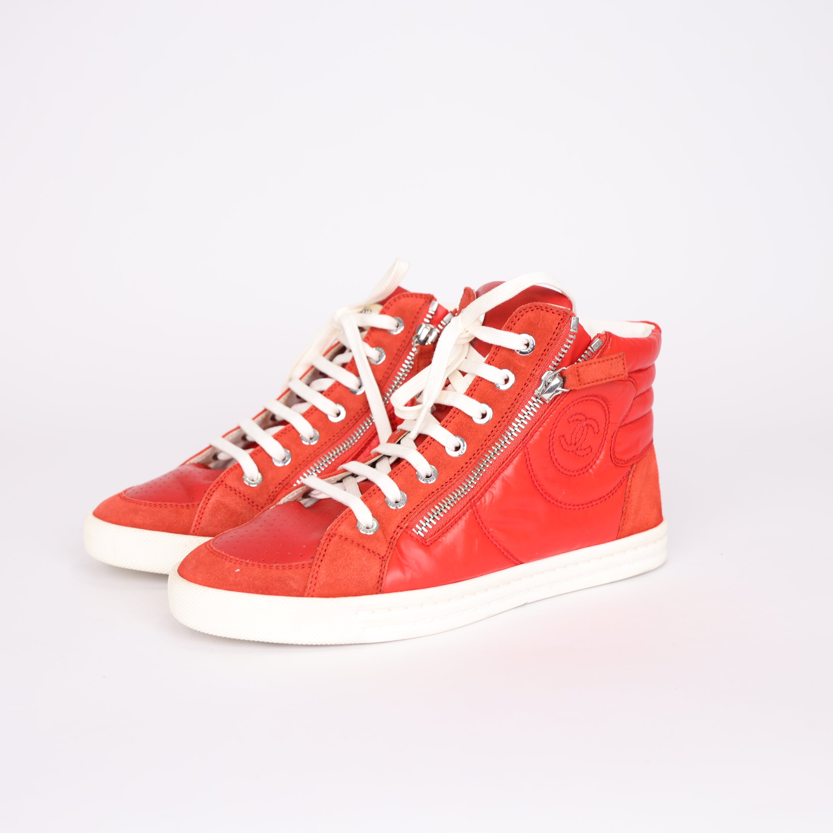 PRE OWNED- Chanel red pearl double C embroidered sneakers size EU36.5/UK3.5 J0553S24441