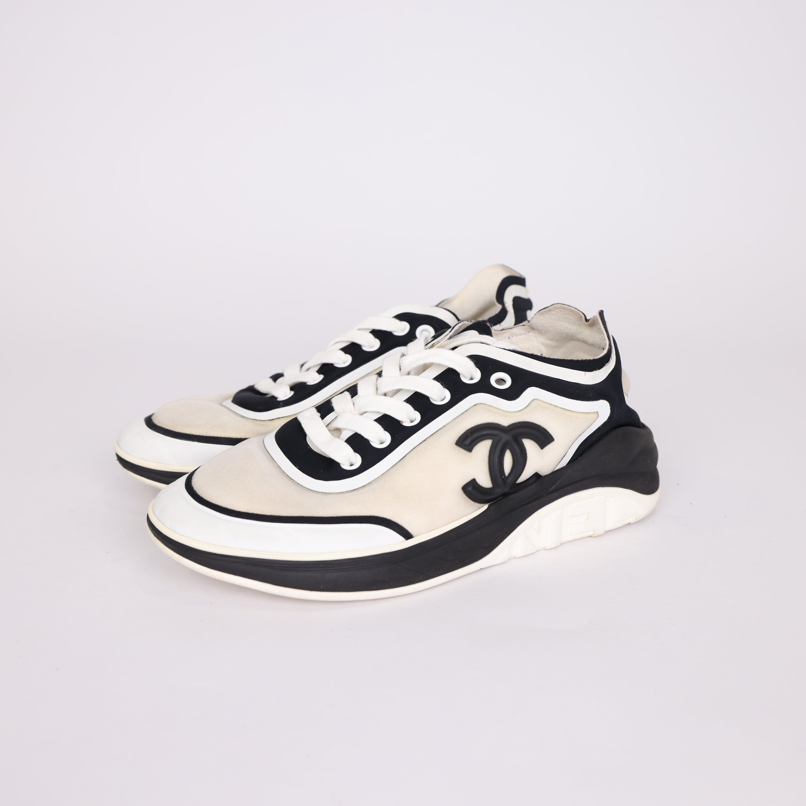 PRE OWNED- Chanel CC black and white sneakers size EU36/ UK3 J0543S55722