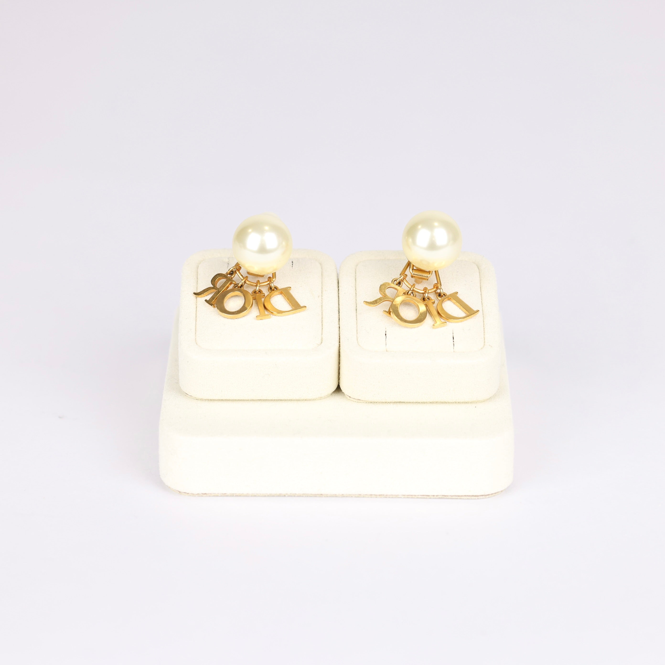 PRE OWNED- DIOR Ear Clips pearl drop