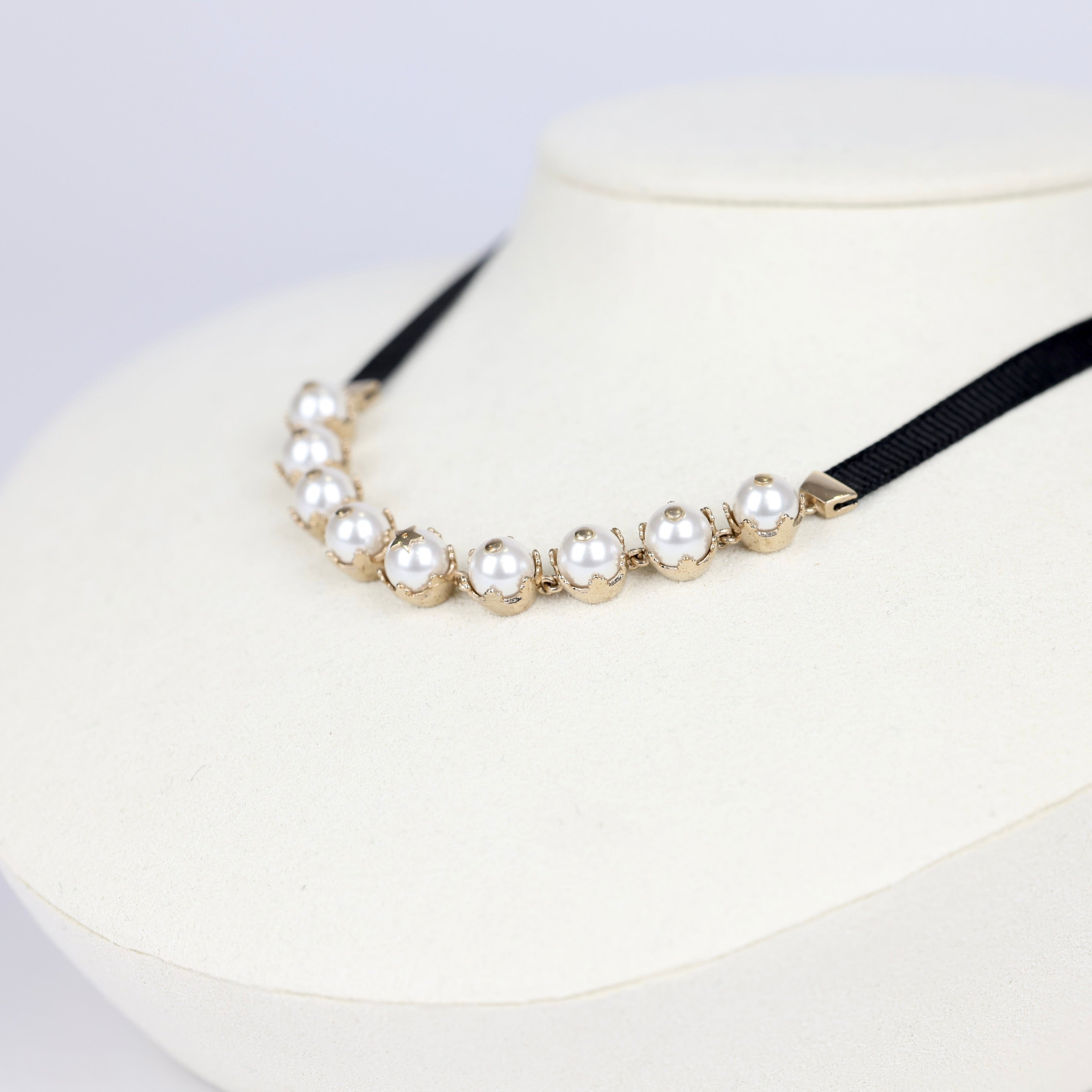 PRE OWNED- Dior Classic choker Pearl Necklace