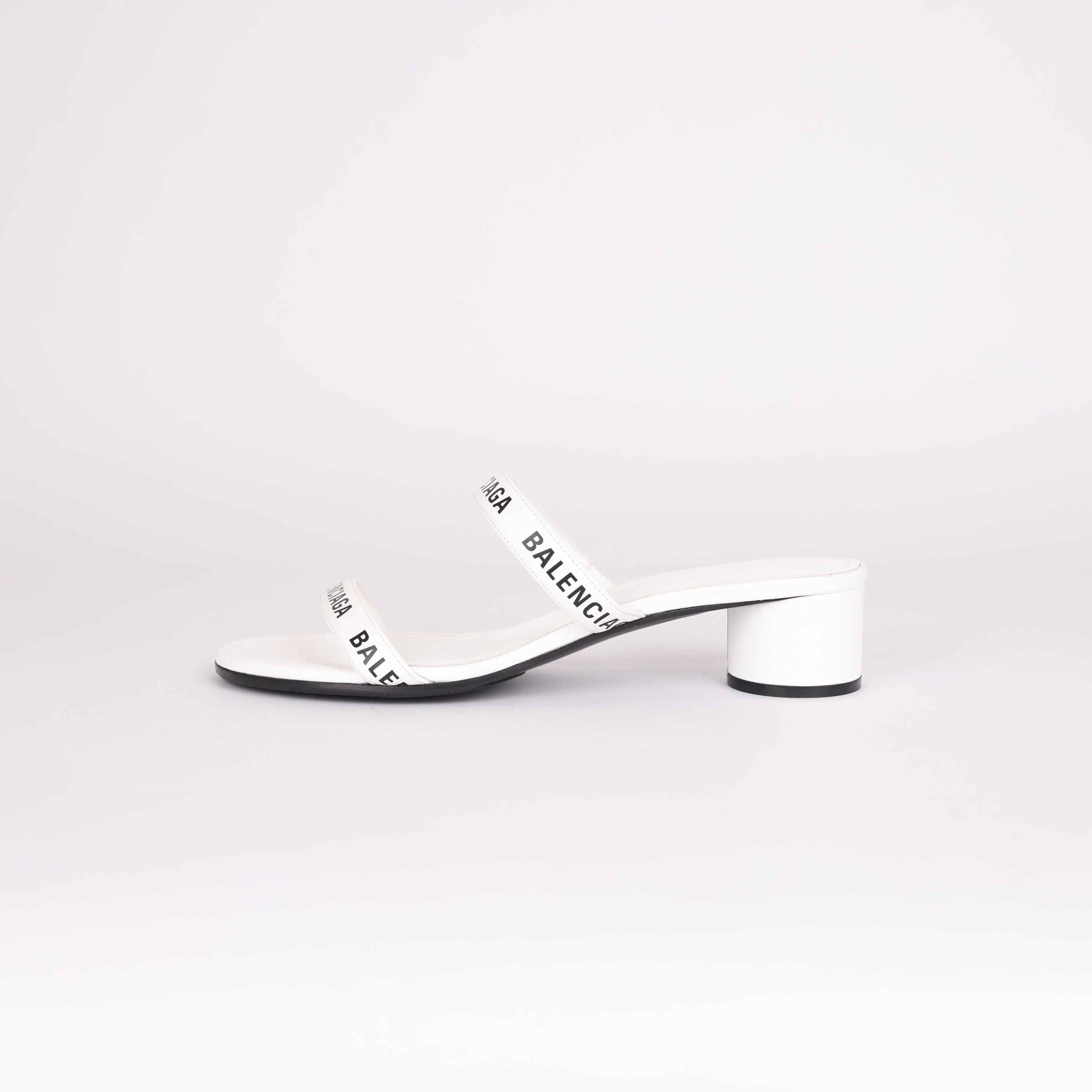PRE OWNED- Balenciaga - Round leather sandals SIZE EU38/ UK5