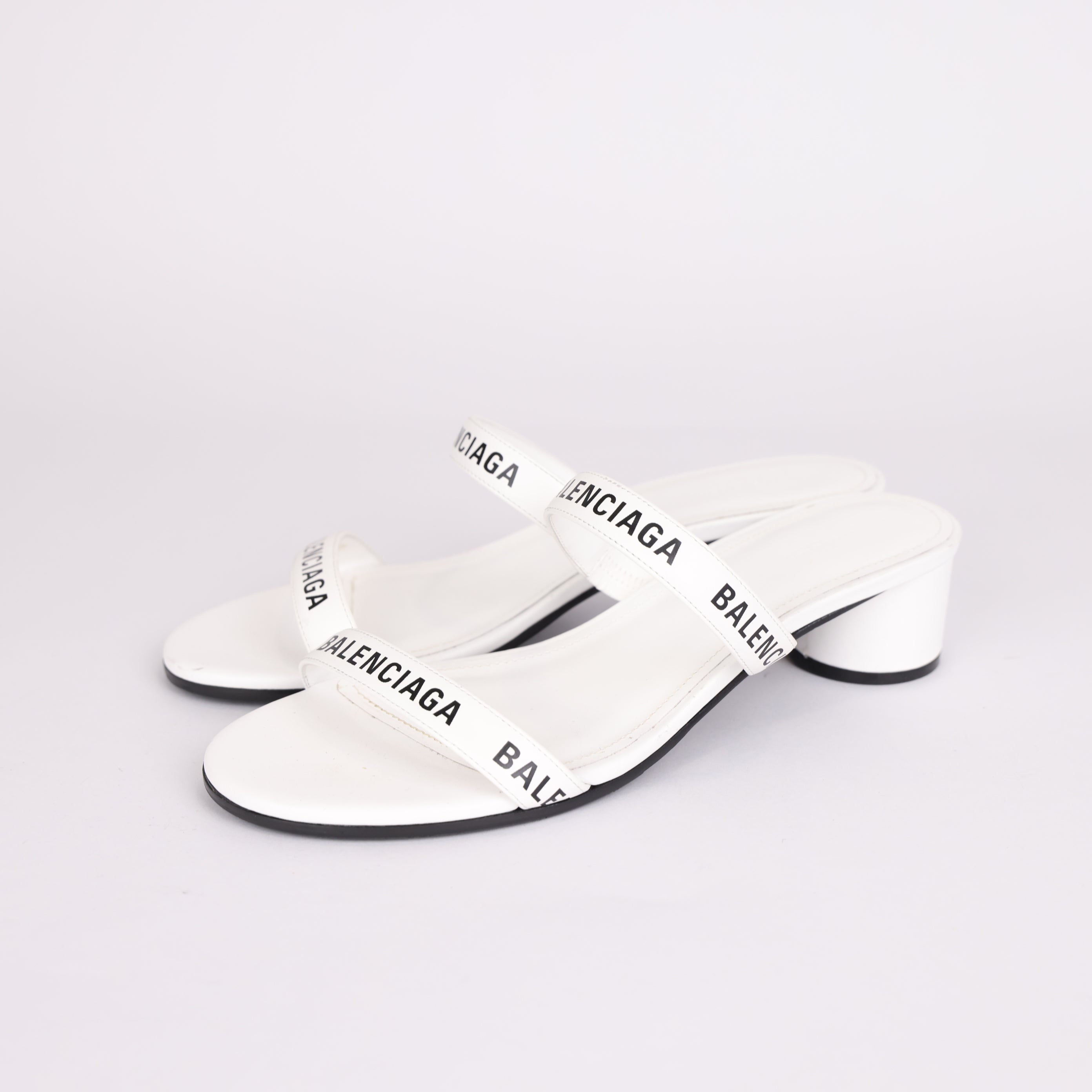 PRE OWNED- Balenciaga - Round leather sandals SIZE EU38/ UK5