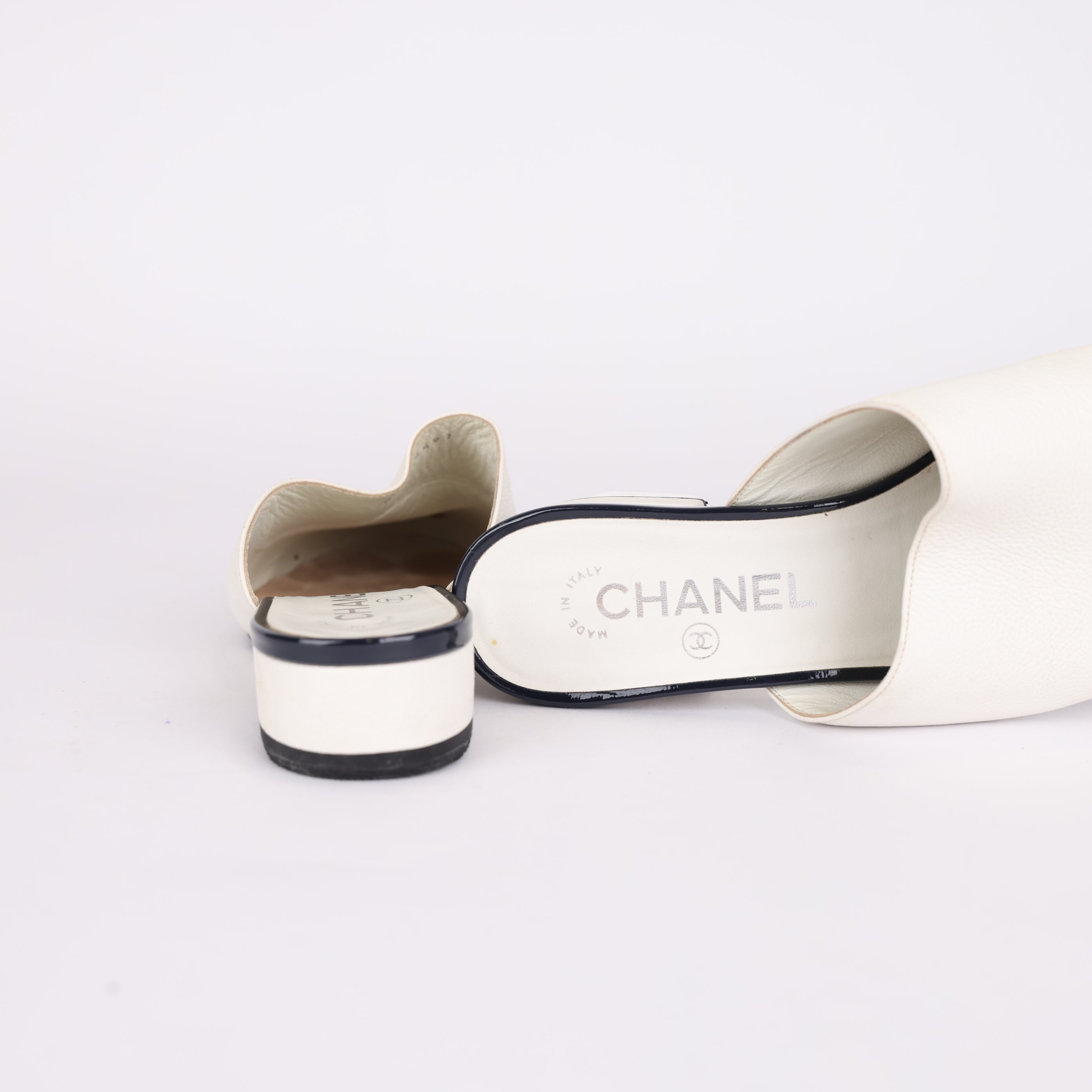 PRE OWNED- Chanel black and white mule half-slip slippers size EU36.5/ UK3.5