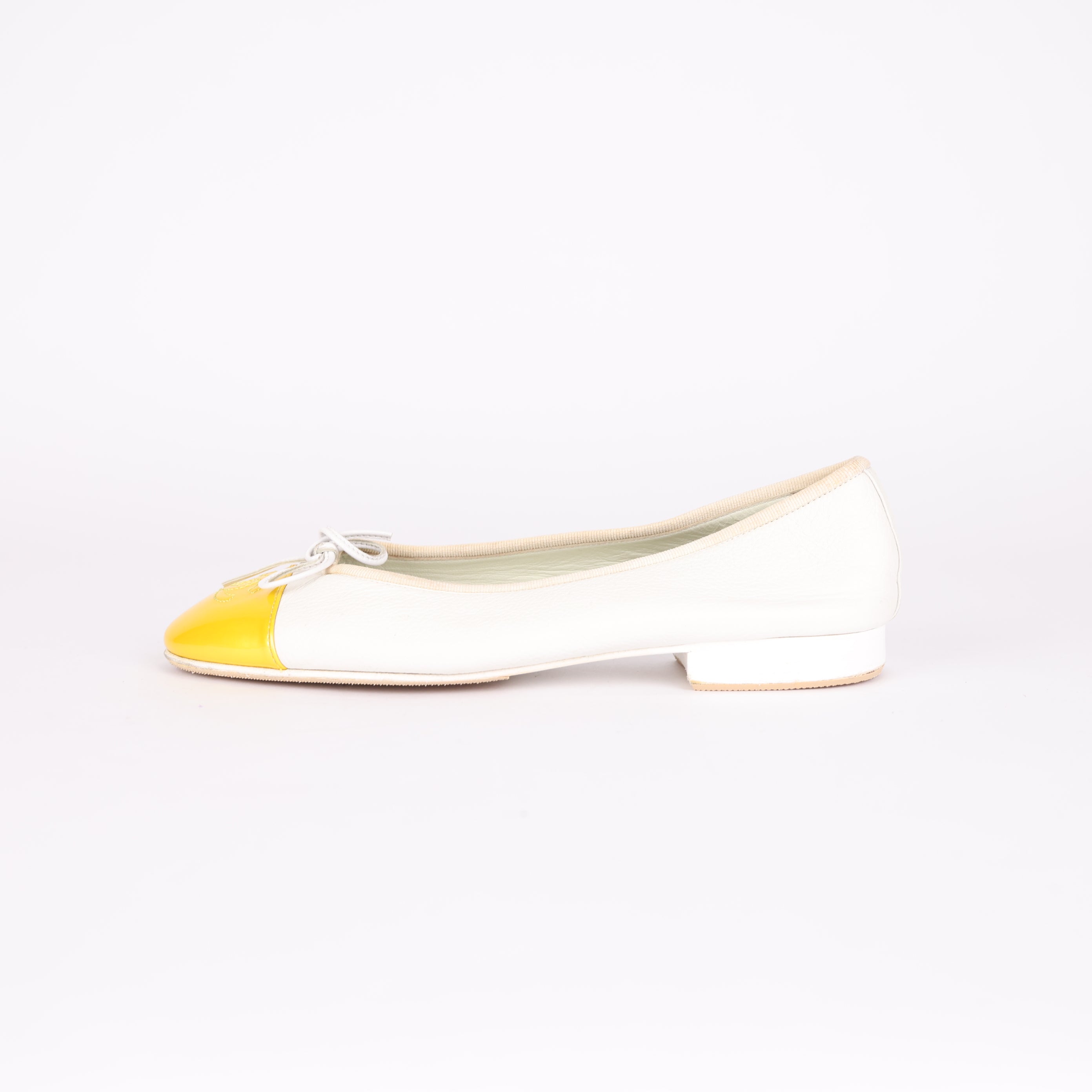 PRE OWNED- Chanel white and yellow double C flat shoes size EU36.5/ UK3.5