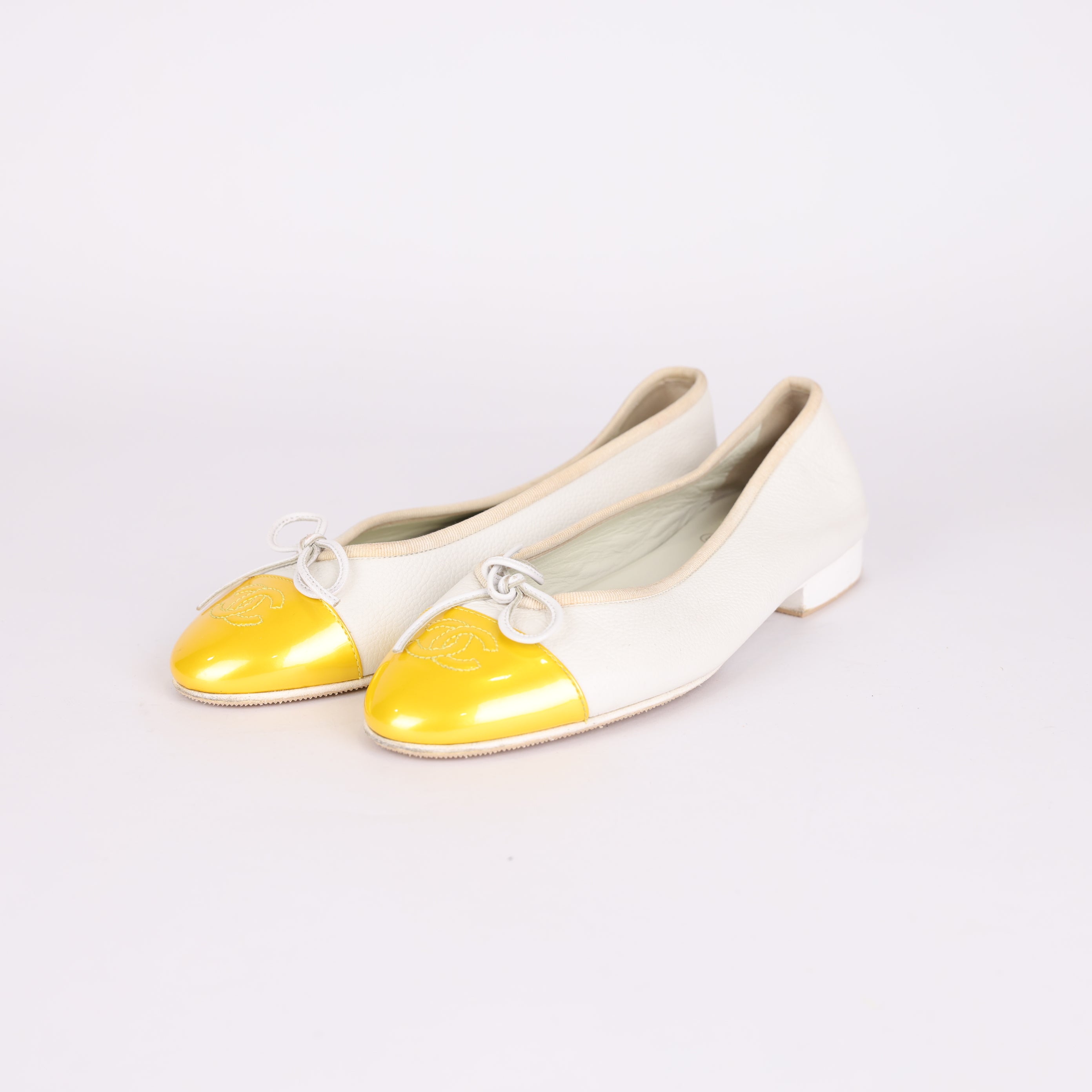 PRE OWNED- Chanel white and yellow double C flat shoes size EU36.5/ UK3.5