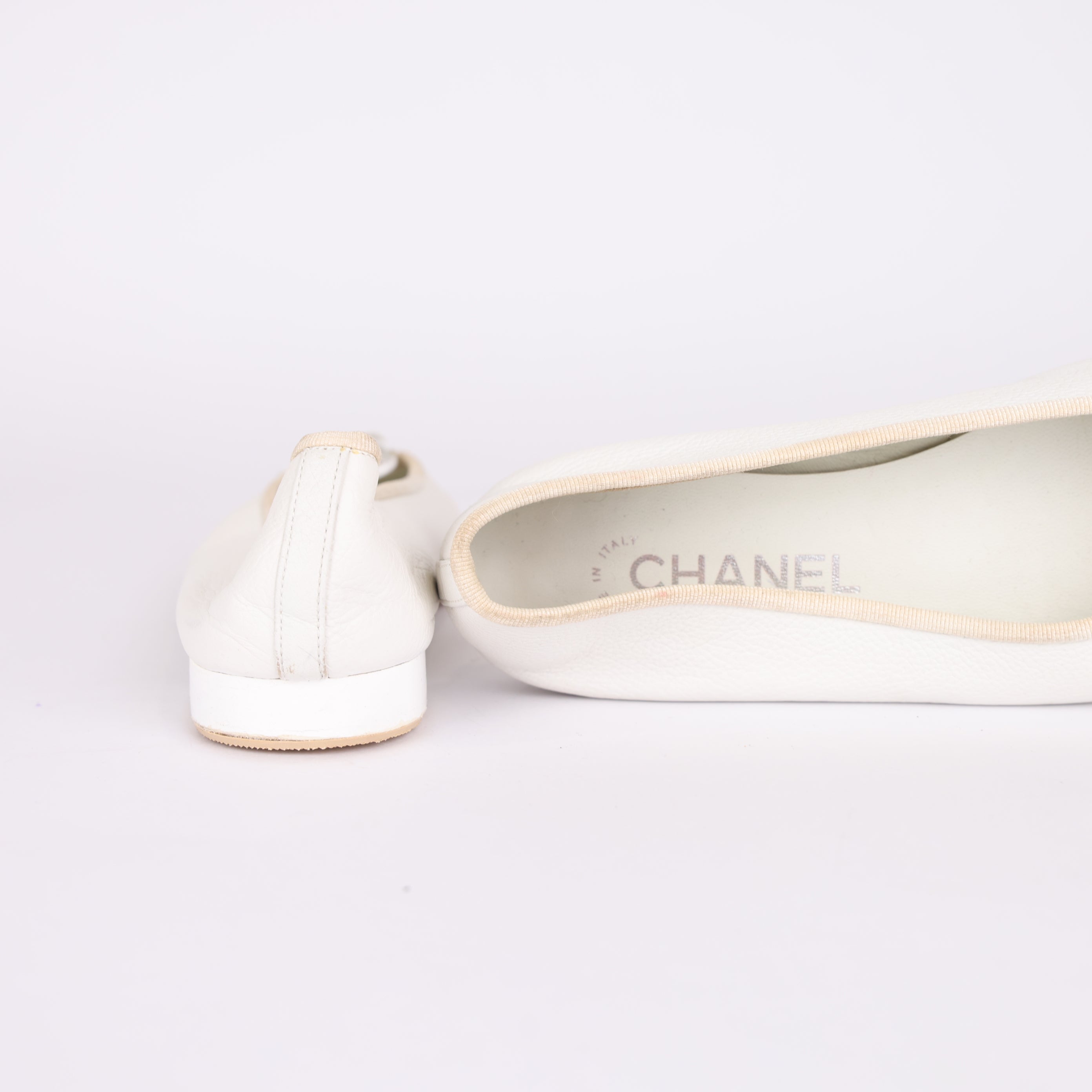 PRE OWNED- Chanel white and yellow double C flat shoes size EU36.5/ UK3.5