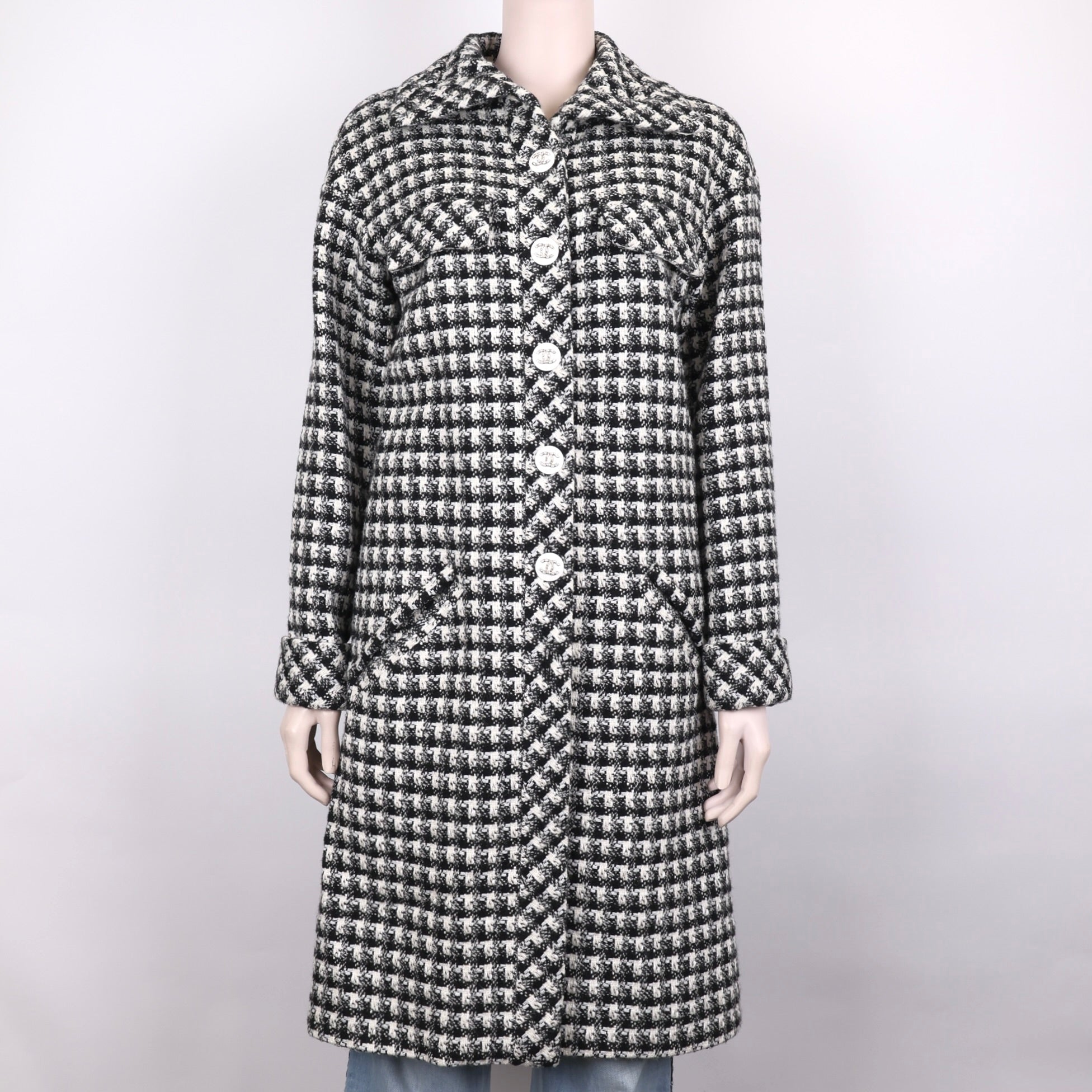 PRE OWNED- Chanel tweed coat 36