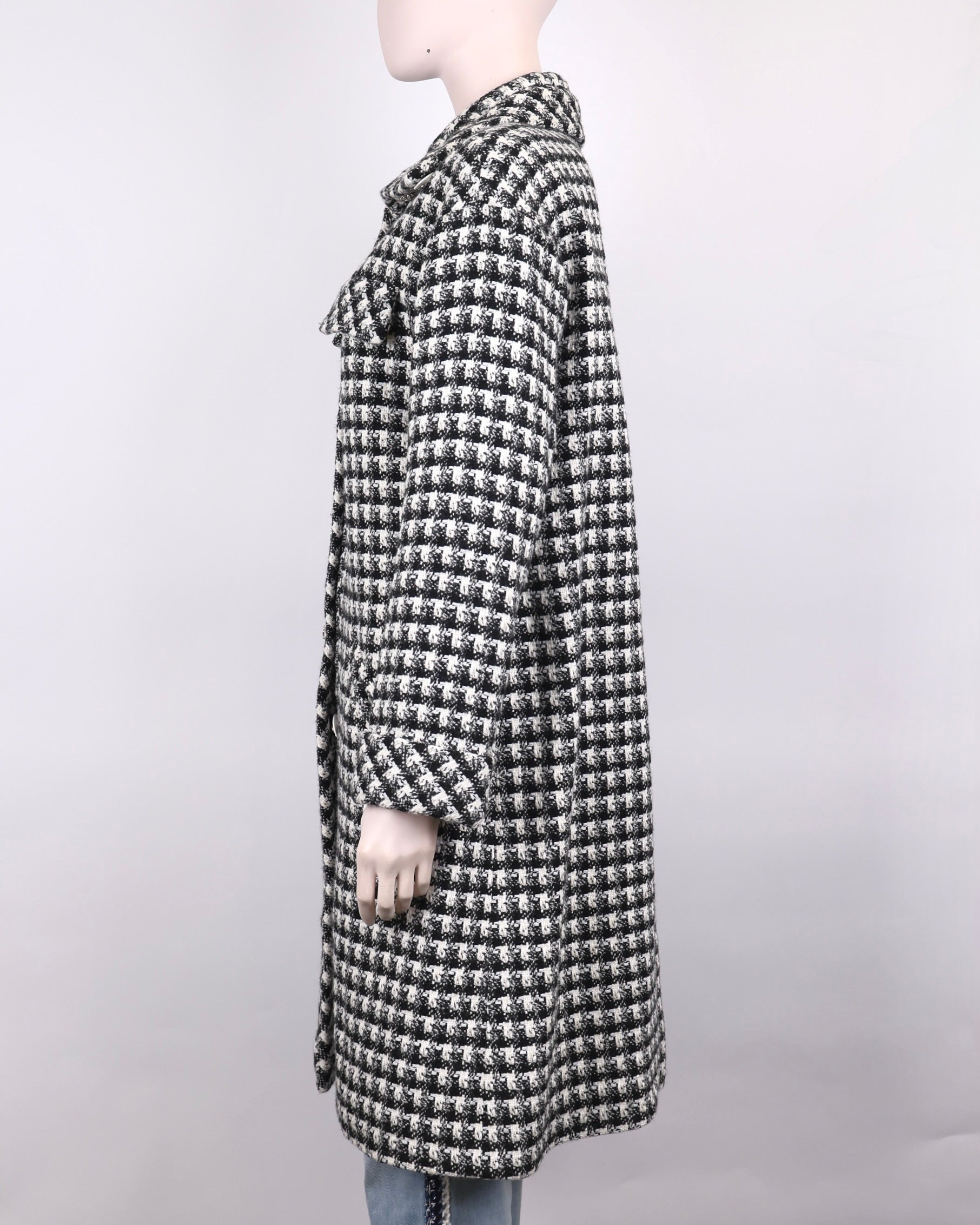 PRE OWNED- Chanel tweed coat 36