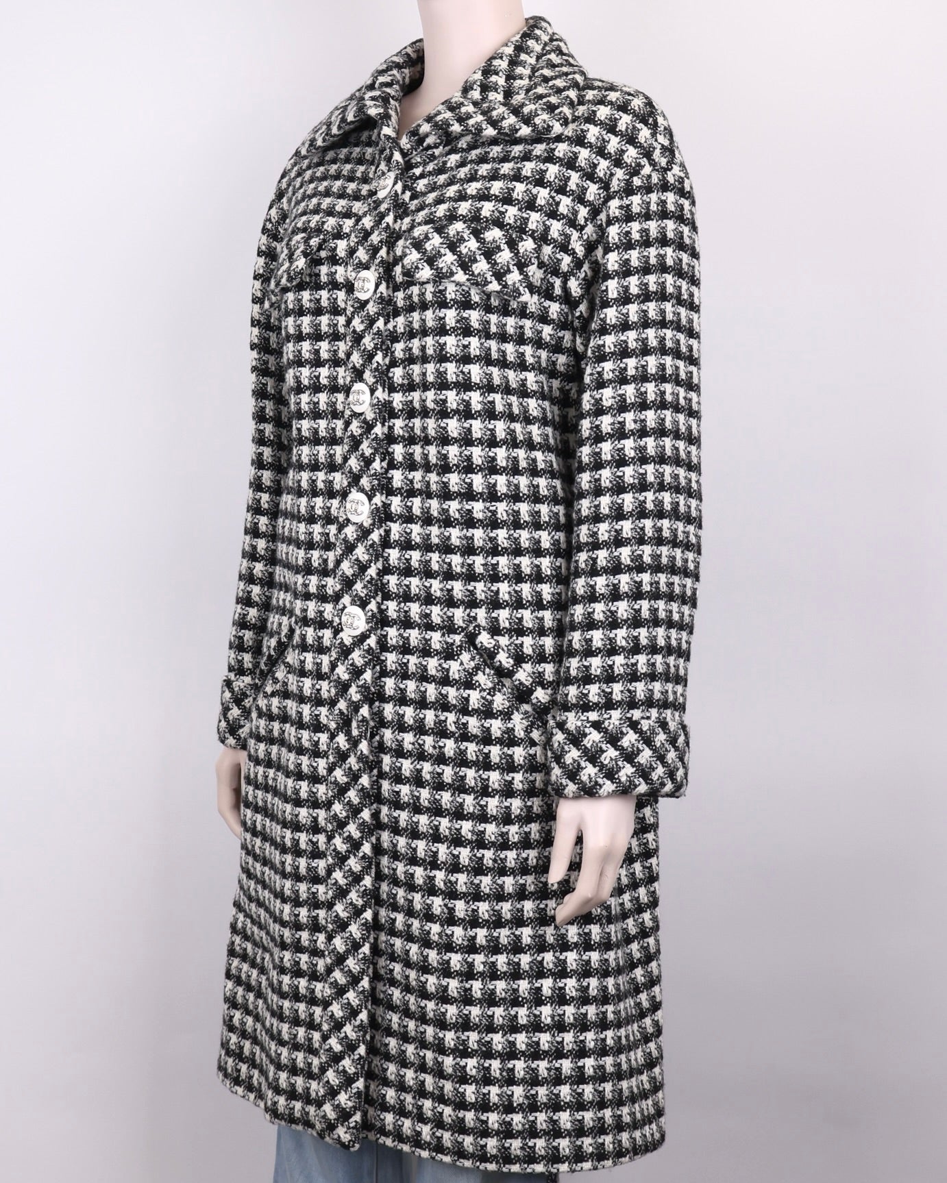 PRE OWNED- Chanel tweed coat 36