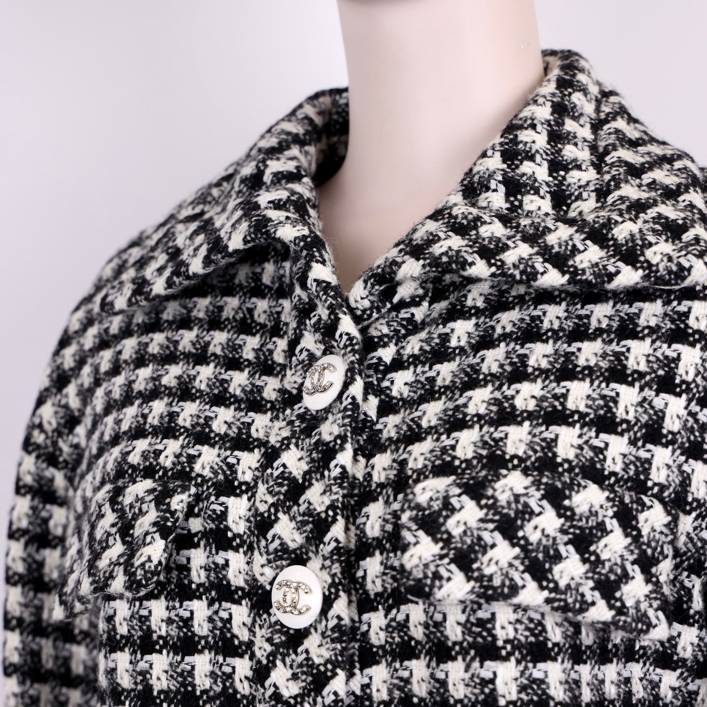 PRE OWNED- Chanel tweed coat 36