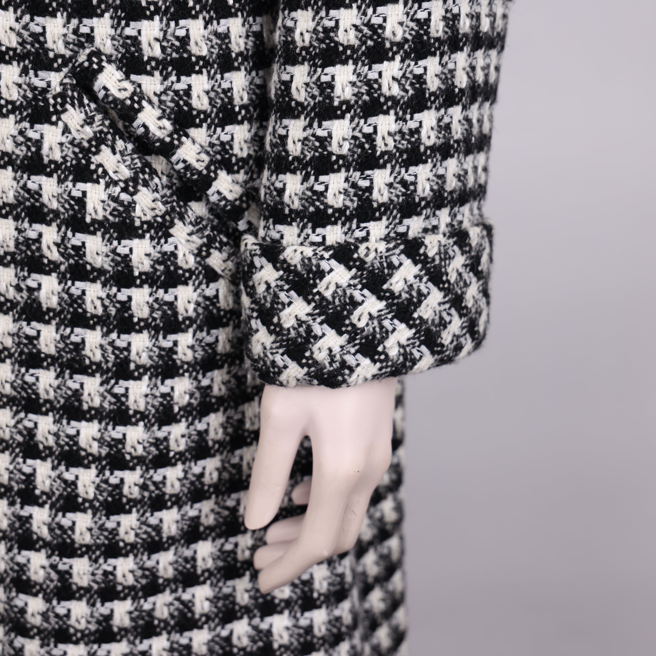 PRE OWNED- Chanel tweed coat 36