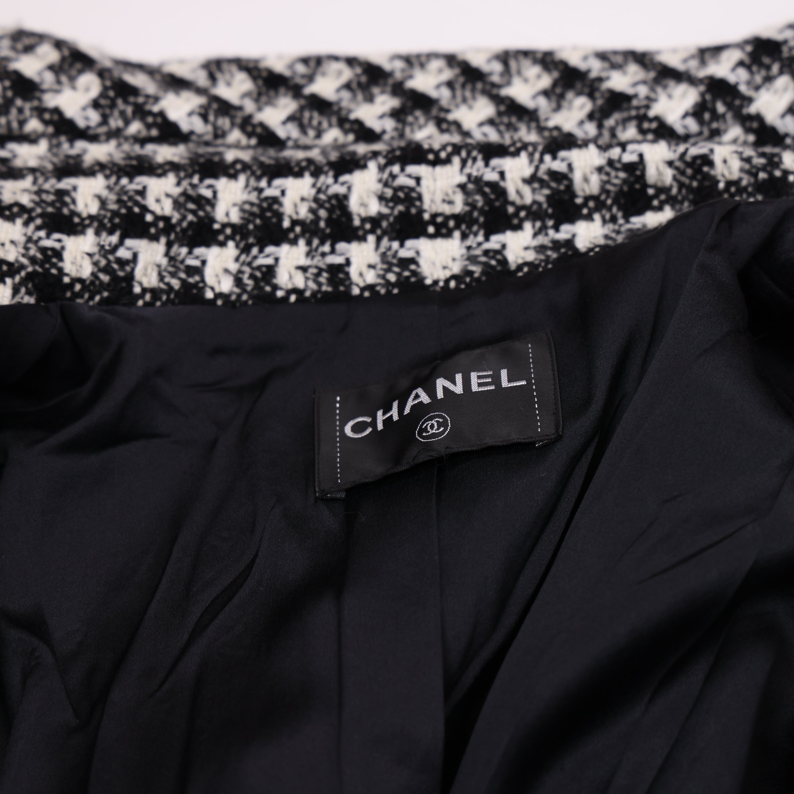 PRE OWNED- Chanel tweed coat 36