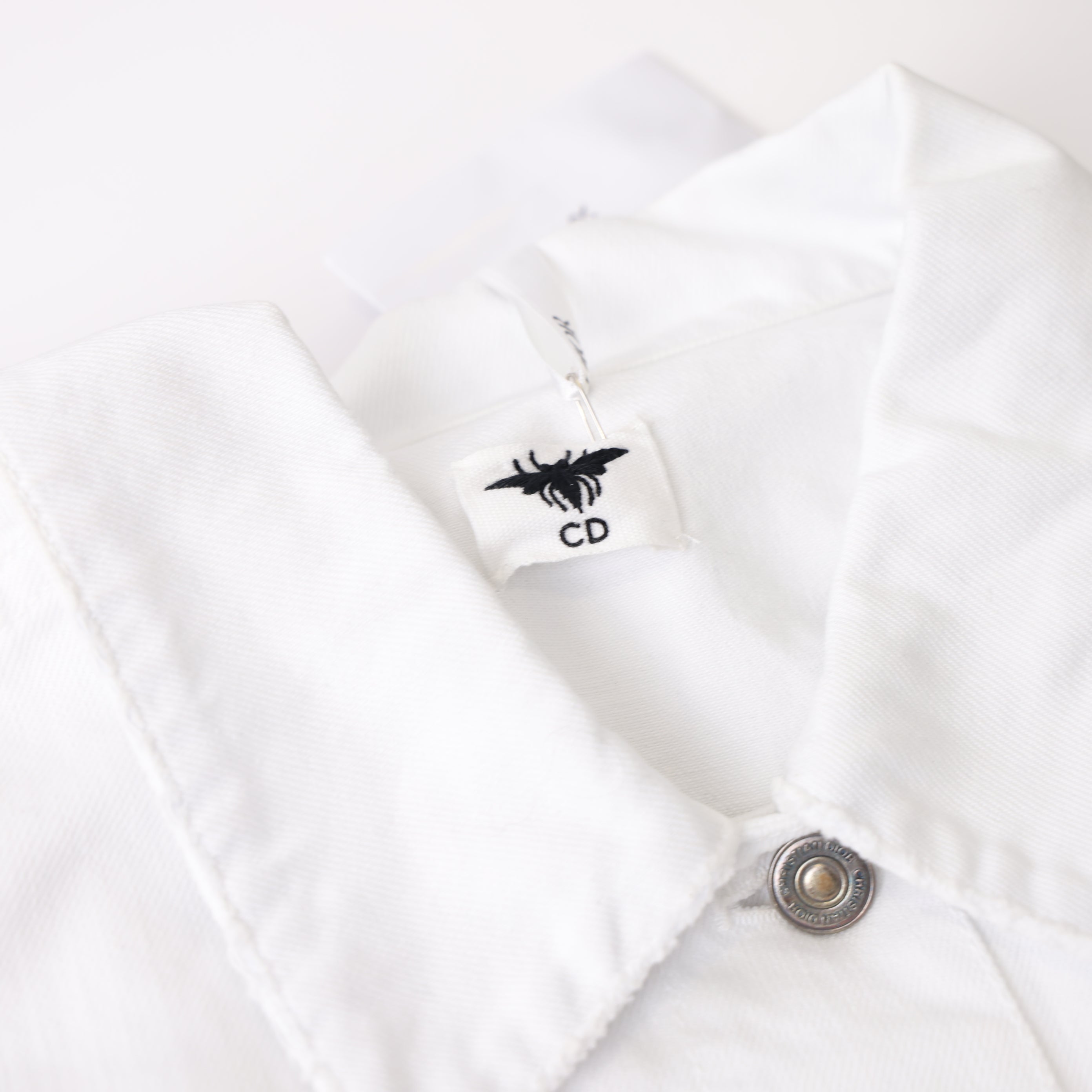 PRE OWNED- Dior white bee embroidered denim jacket size 38