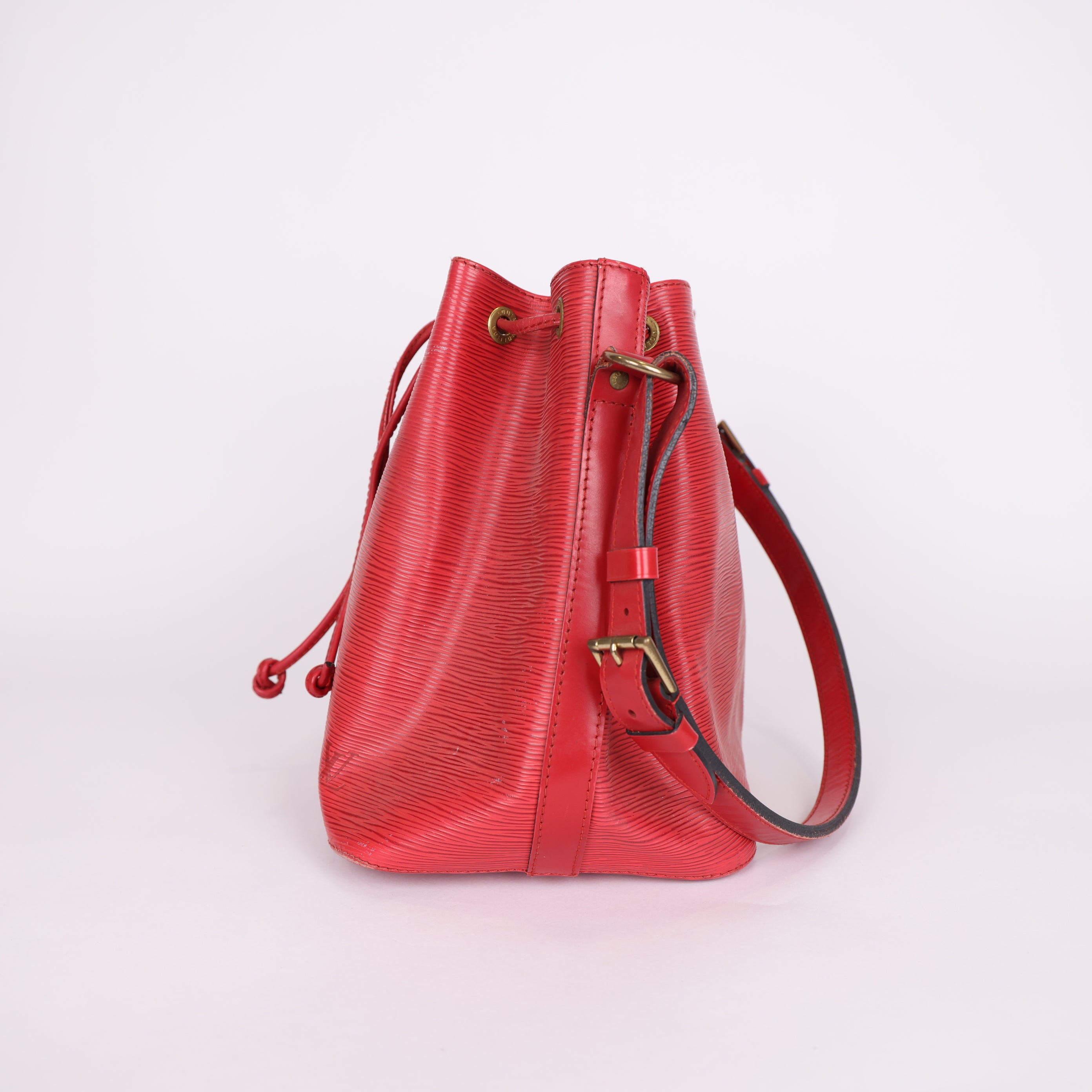 PRE OWNED- Louis Vuitton LV red bucket bag J572B51123
