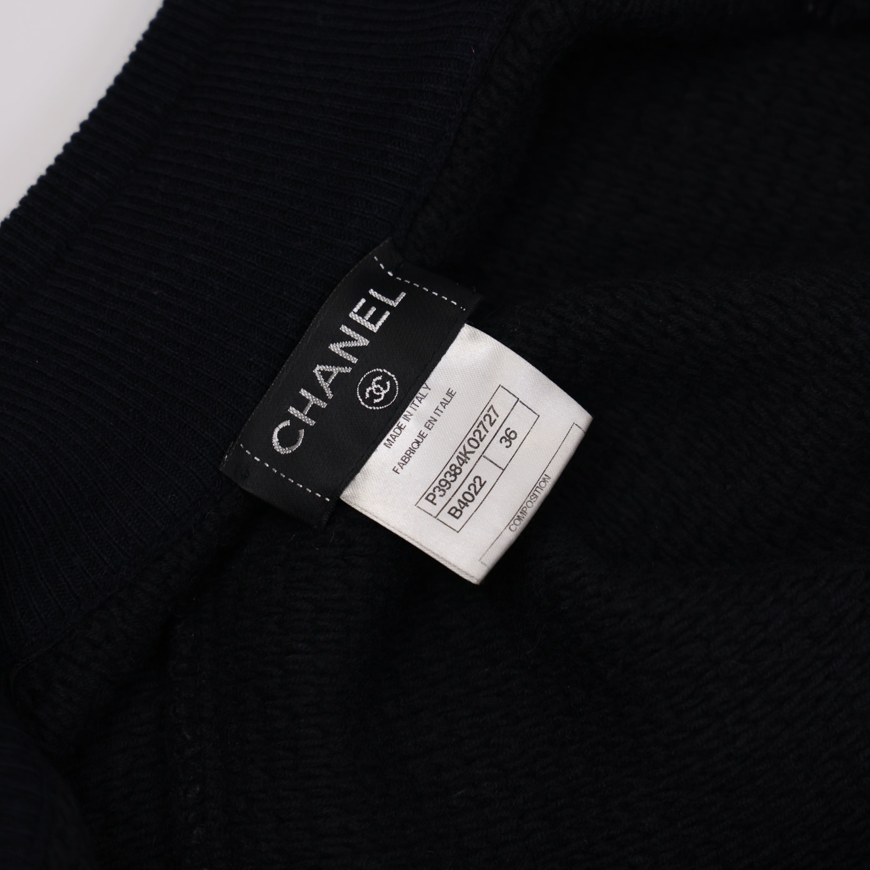 PRE OWNED- CHANEL Chanel embossed striped zipper jacket size 36 J0584C89442