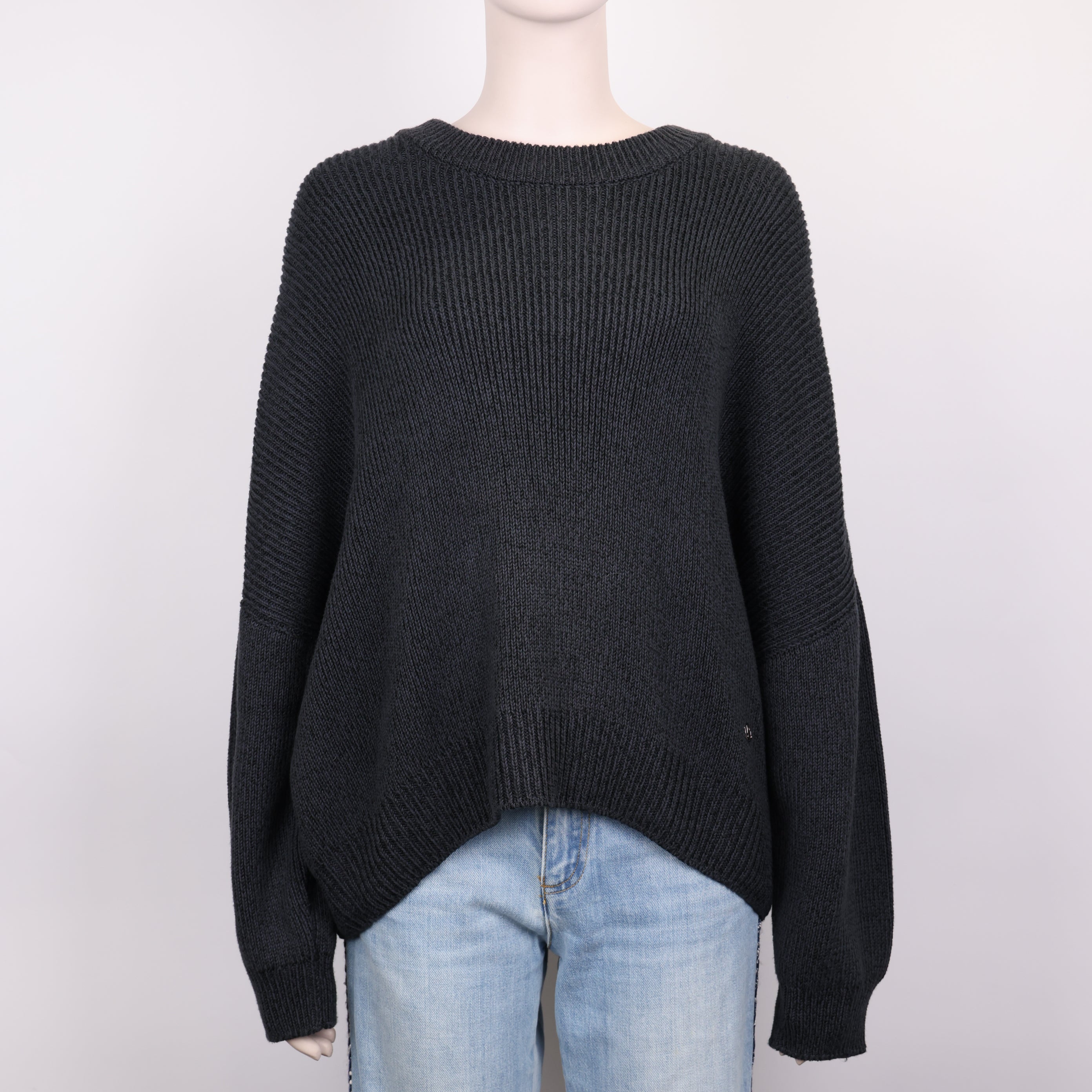PRE OWNED- Louis Vuitton lv black small logo sweater size M J0578C85551