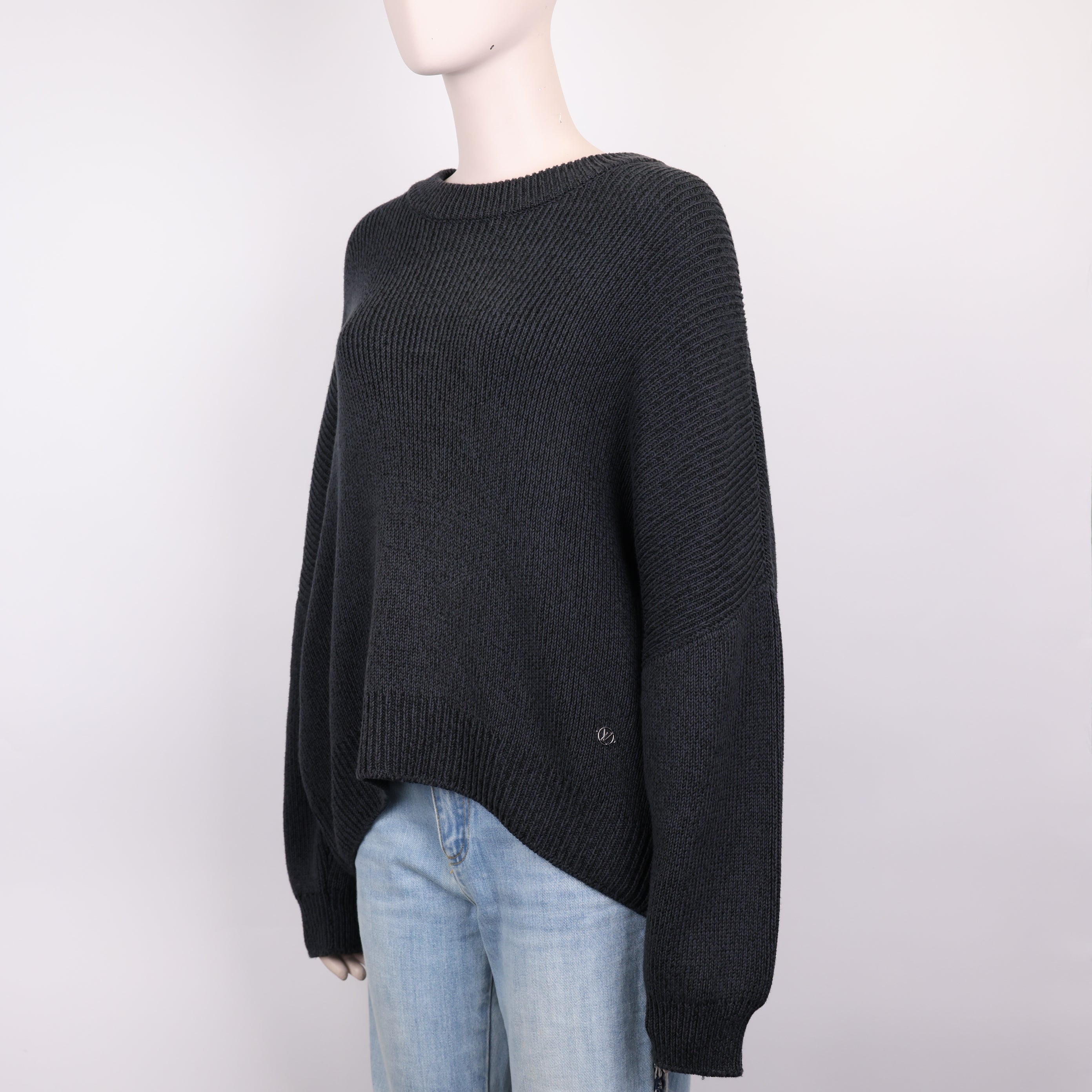 PRE OWNED- Louis Vuitton lv black small logo sweater size M J0578C85551