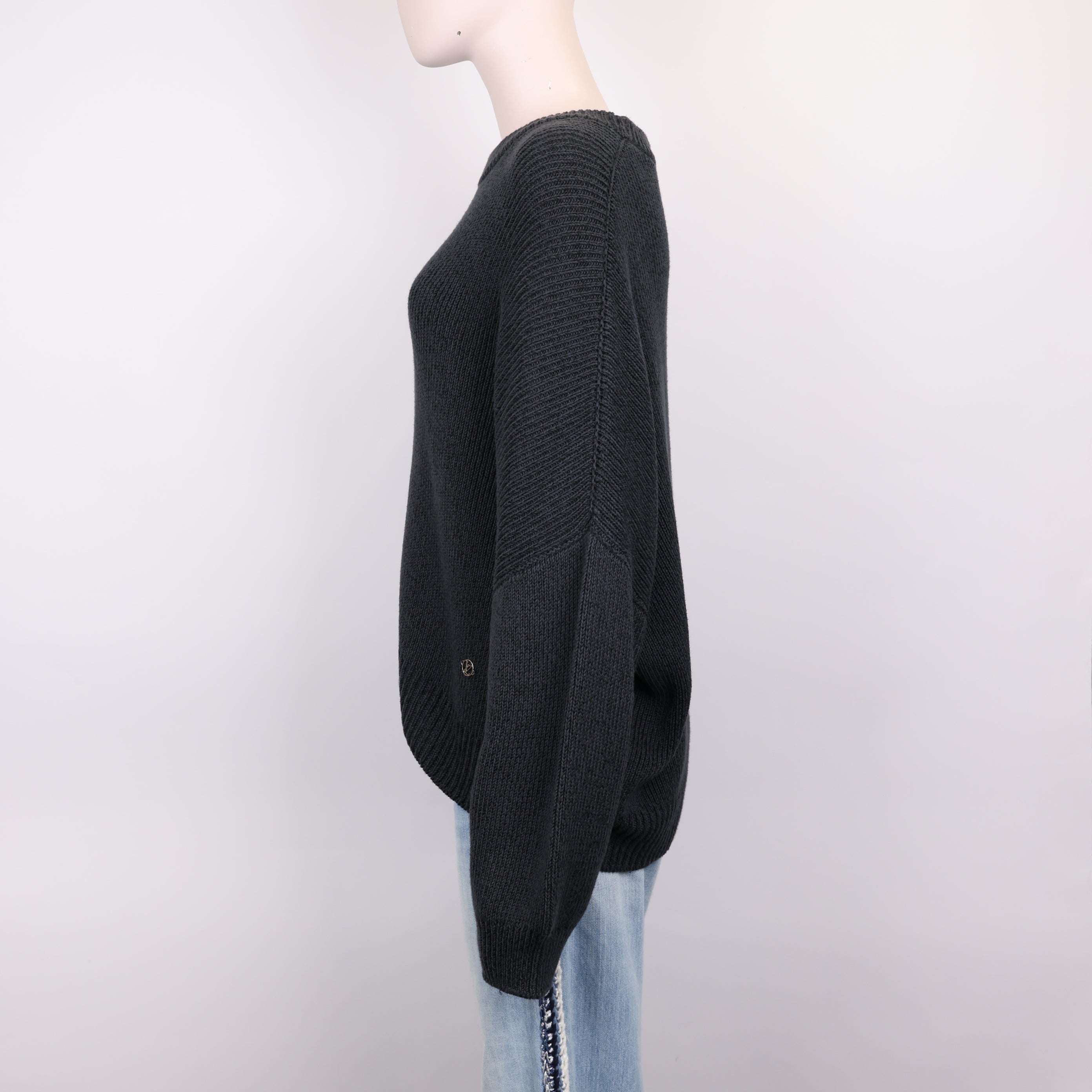 PRE OWNED- Louis Vuitton lv black small logo sweater size M J0578C85551