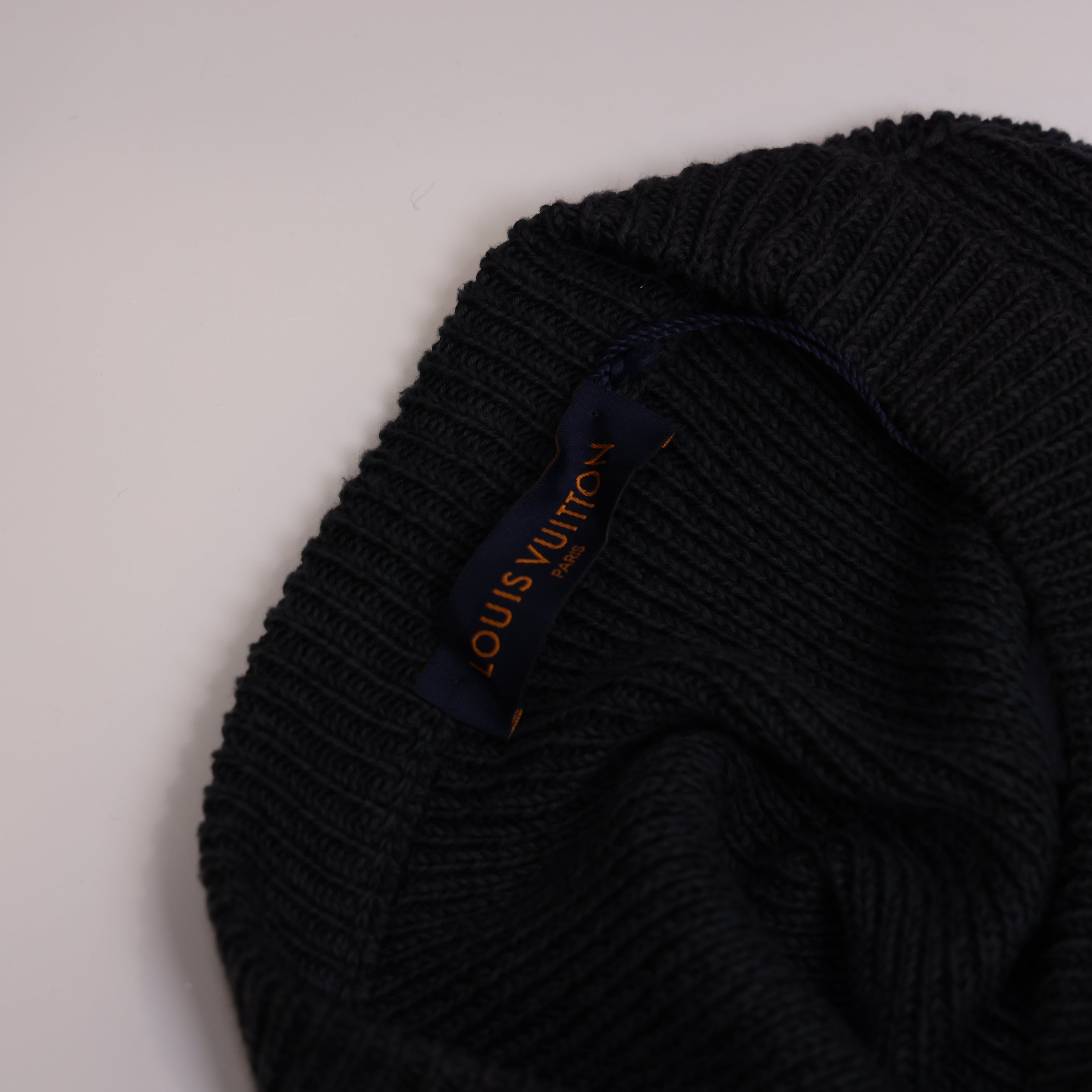 PRE OWNED- Louis Vuitton lv black small logo sweater size M J0578C85551