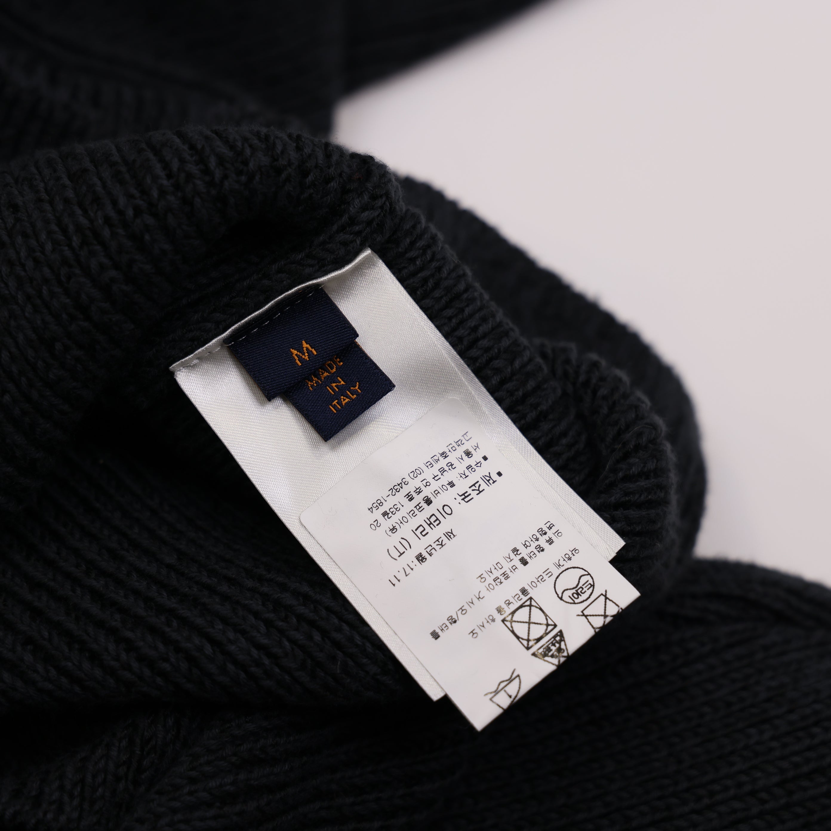 PRE OWNED- Louis Vuitton lv black small logo sweater size M J0578C85551