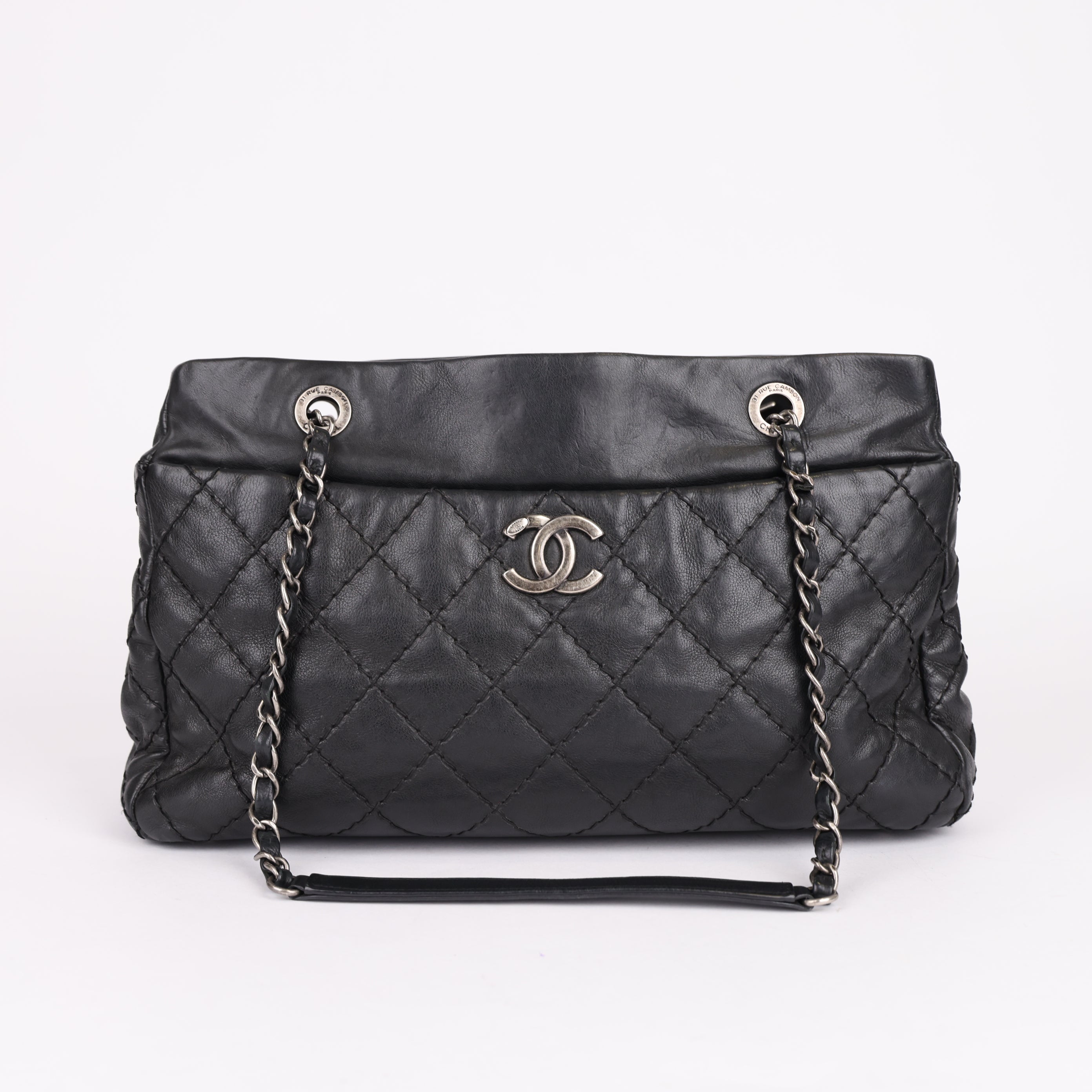 J0904 CHANEL 2012-2013 Medium CC Quilted Calfskin Stitch It tote bag- Pre Owned