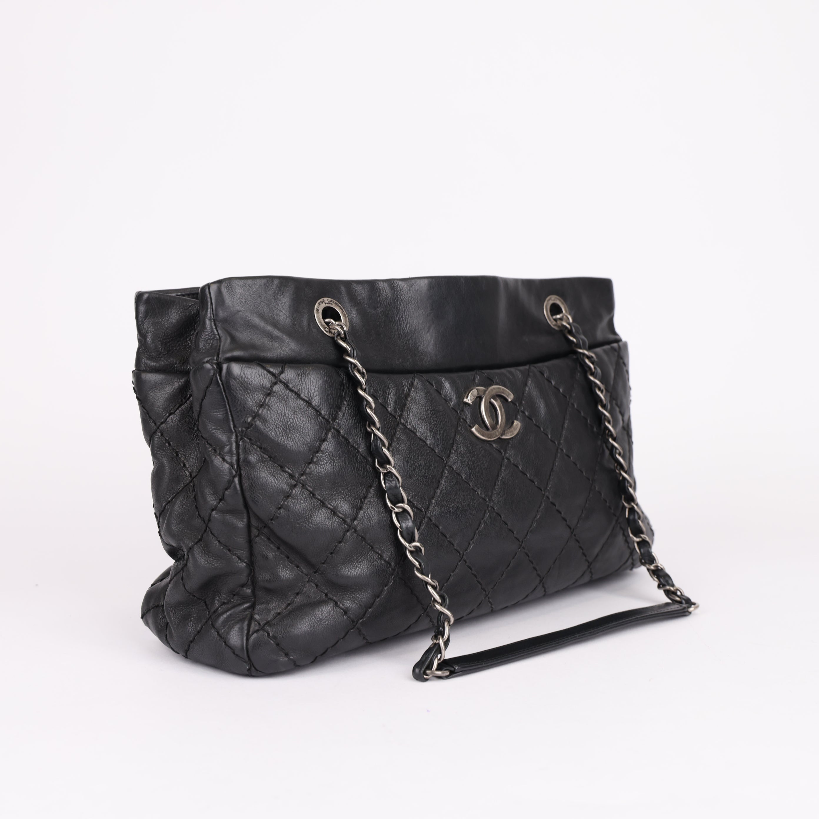 J0904 CHANEL 2012-2013 Medium CC Quilted Calfskin Stitch It tote bag- Pre Owned