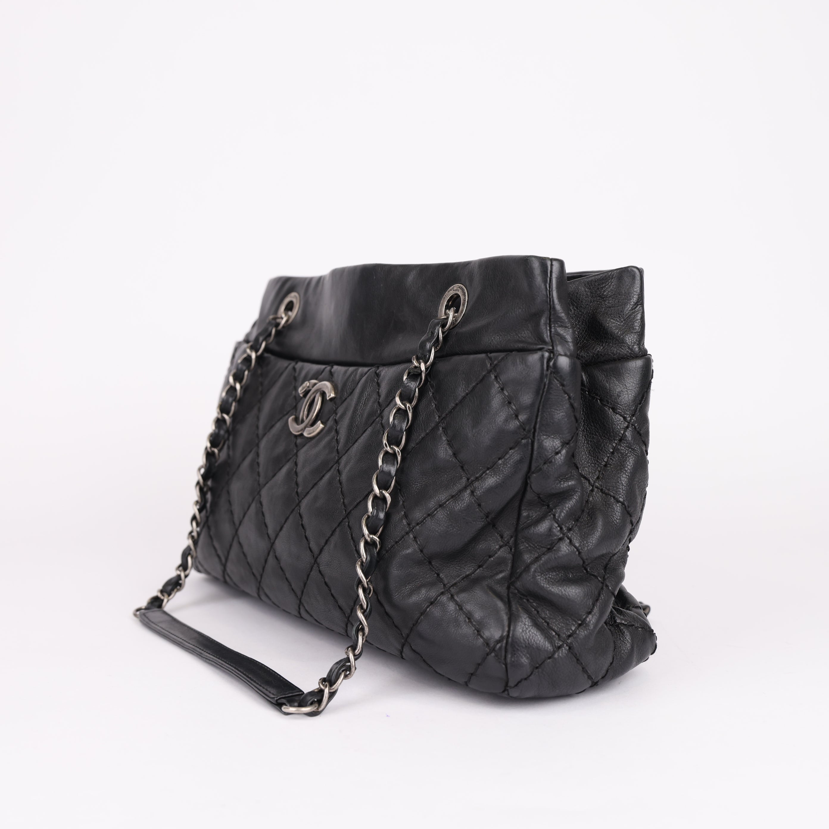 J0904 CHANEL 2012-2013 Medium CC Quilted Calfskin Stitch It tote bag- Pre Owned