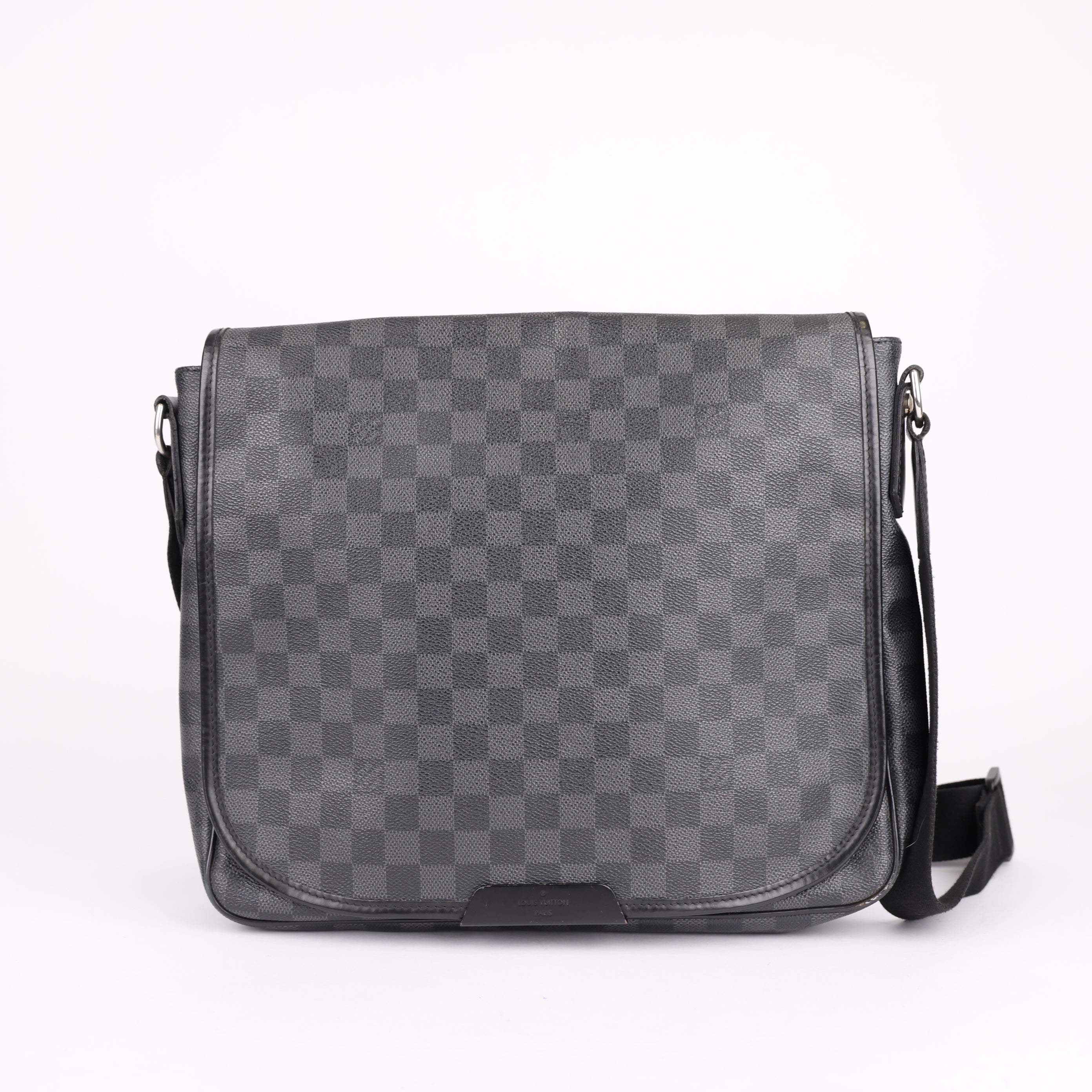 LOUIS VUITTON District MM Messenger Bag- Pre Owned