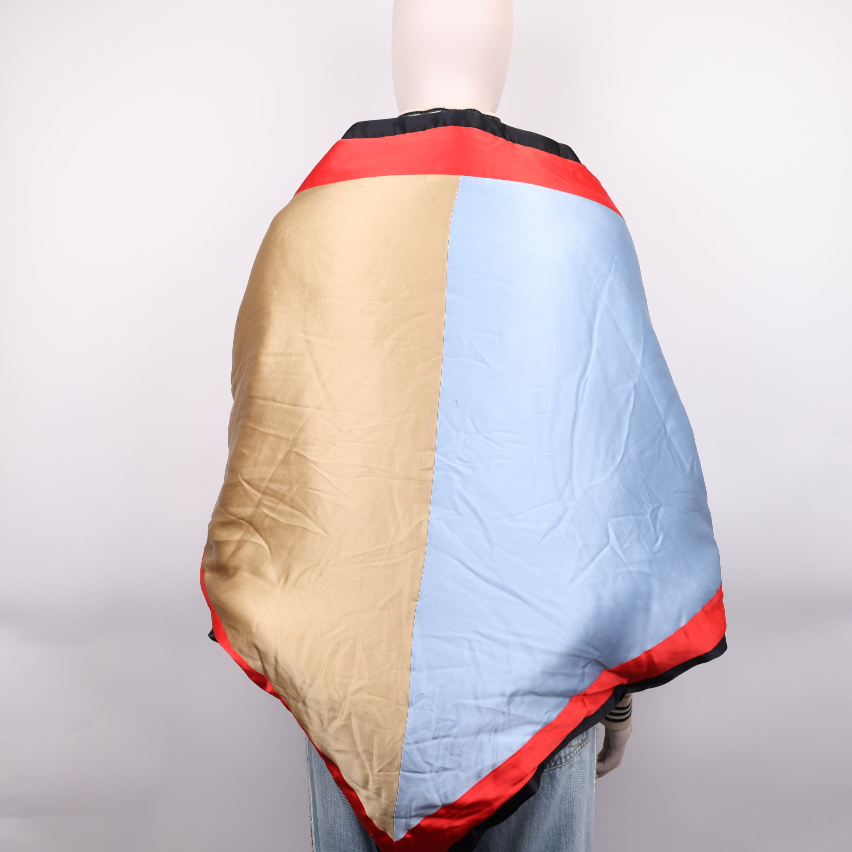 J0940 Burberry bandana scarf- Pre Owned