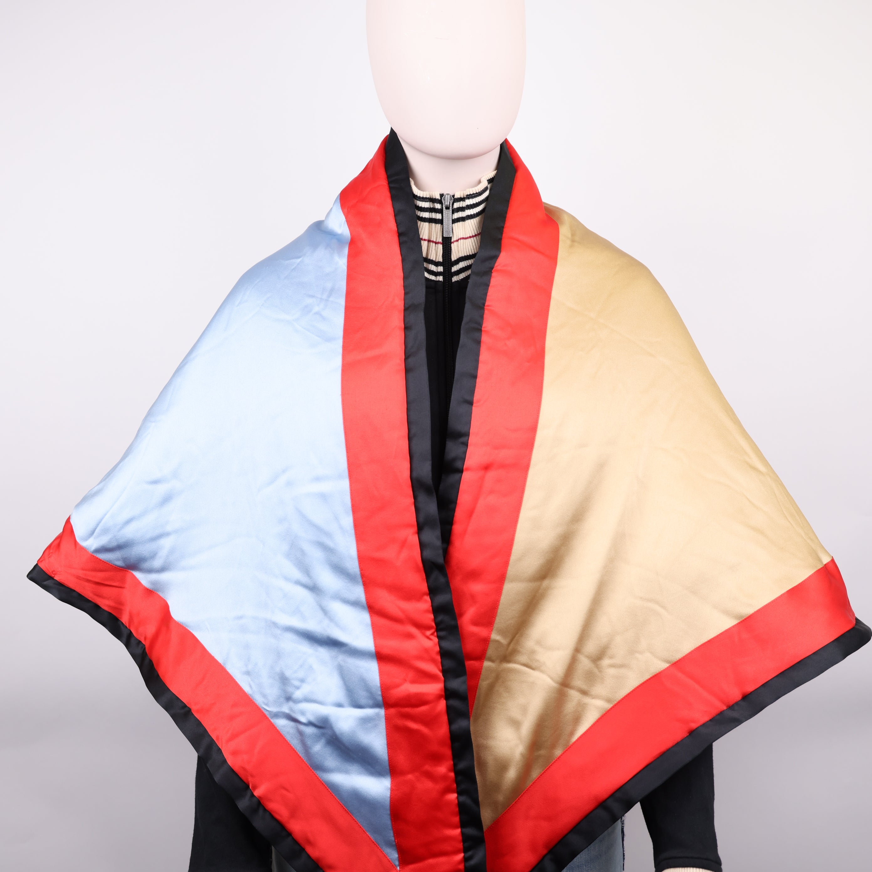 J0940 Burberry bandana scarf- Pre Owned