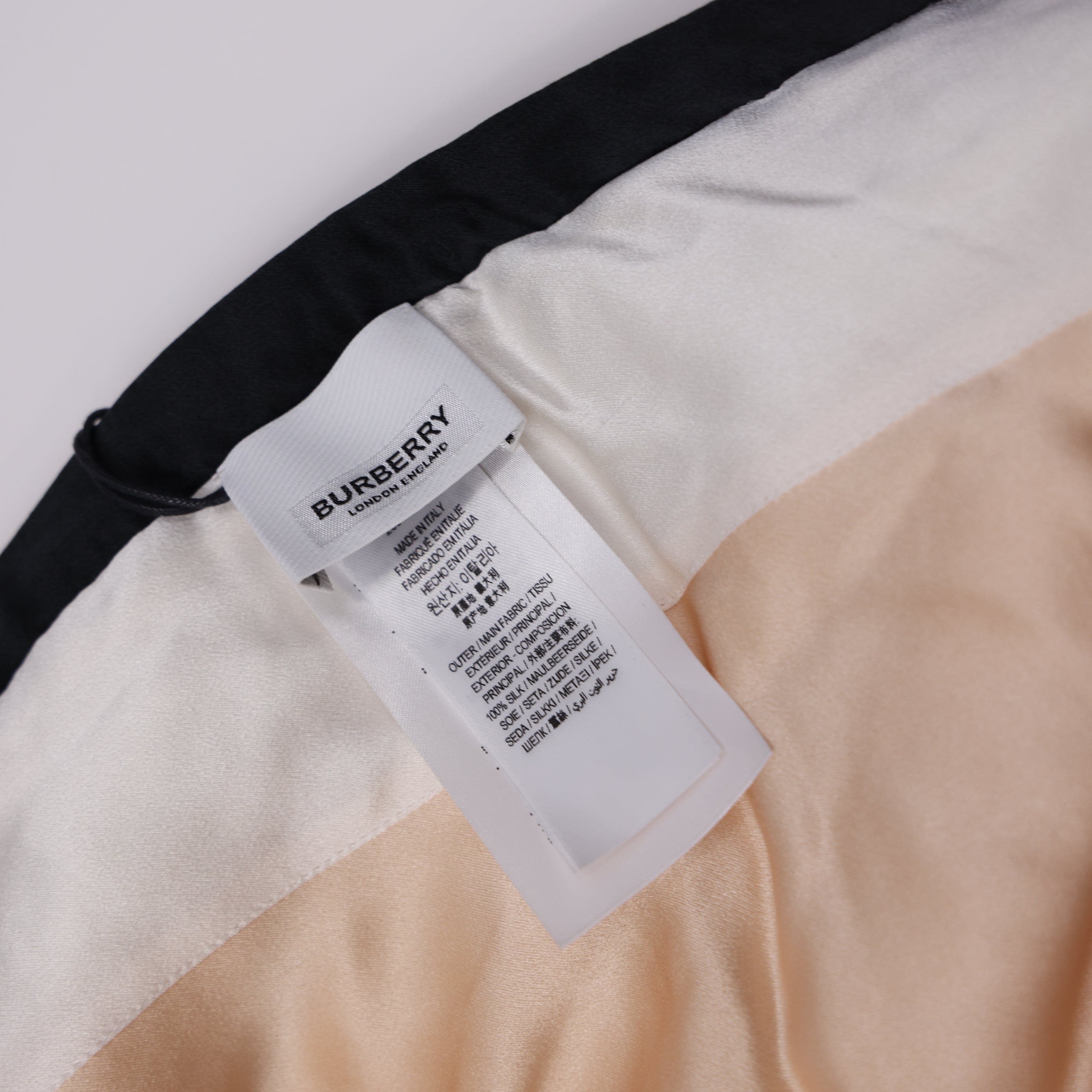 J0940 Burberry bandana scarf- Pre Owned