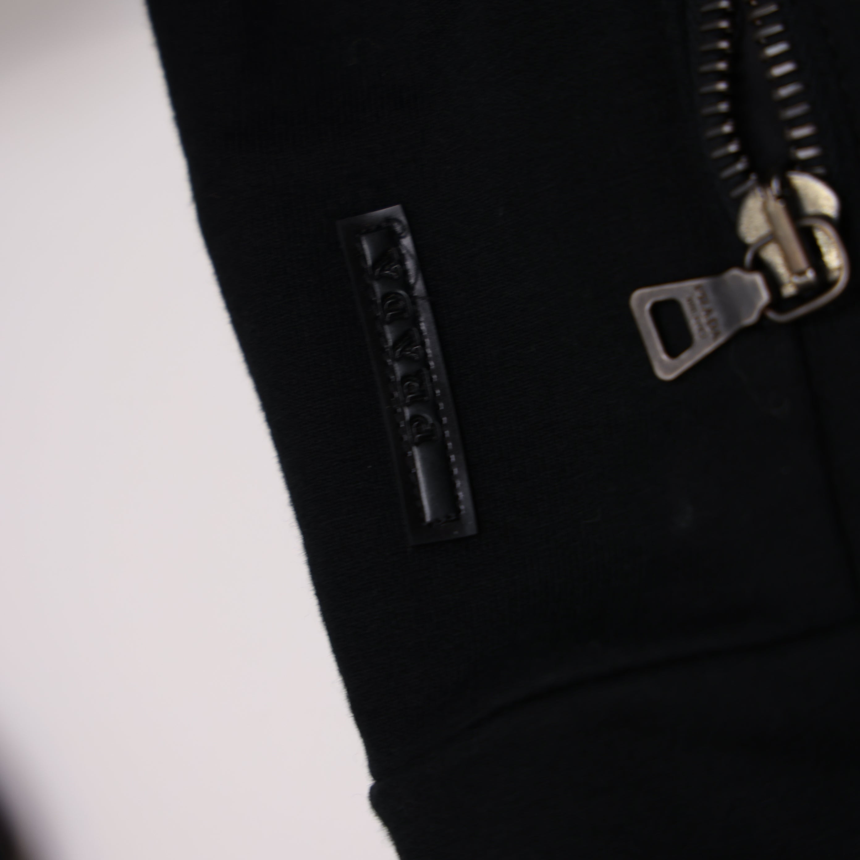 J0944 Prada Vintage Women's Black Full Zip Jacket Size S- Pre Owned