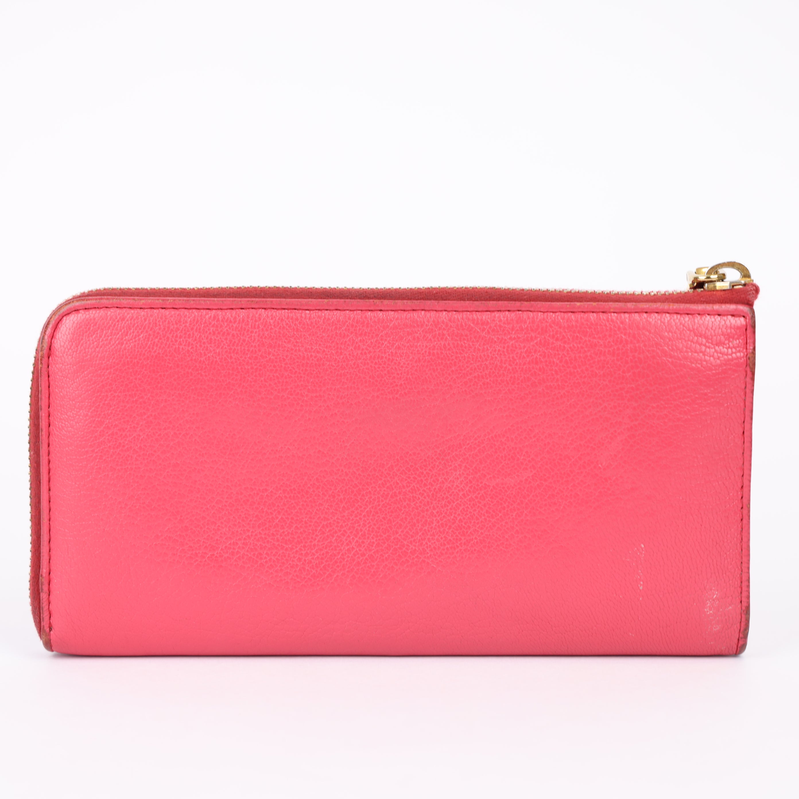 J0964 Miu Miu Long Wallet Patent Leather in Pink- Pre Owned