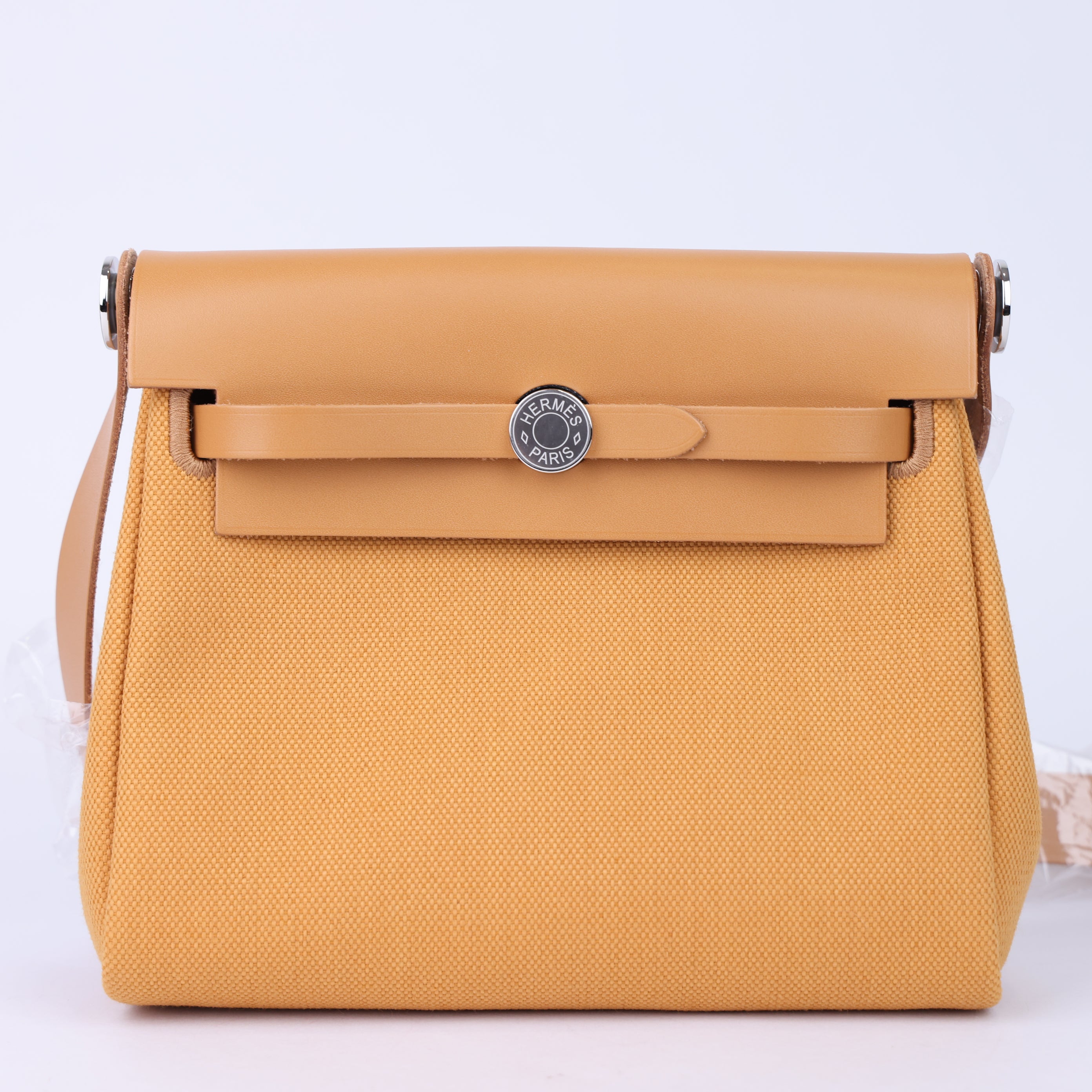 J0981 HERMES 2025 Naturel Sable Toile Militaire Vache Hunter Herbag Zip 20 w/ Box - Pre Owned