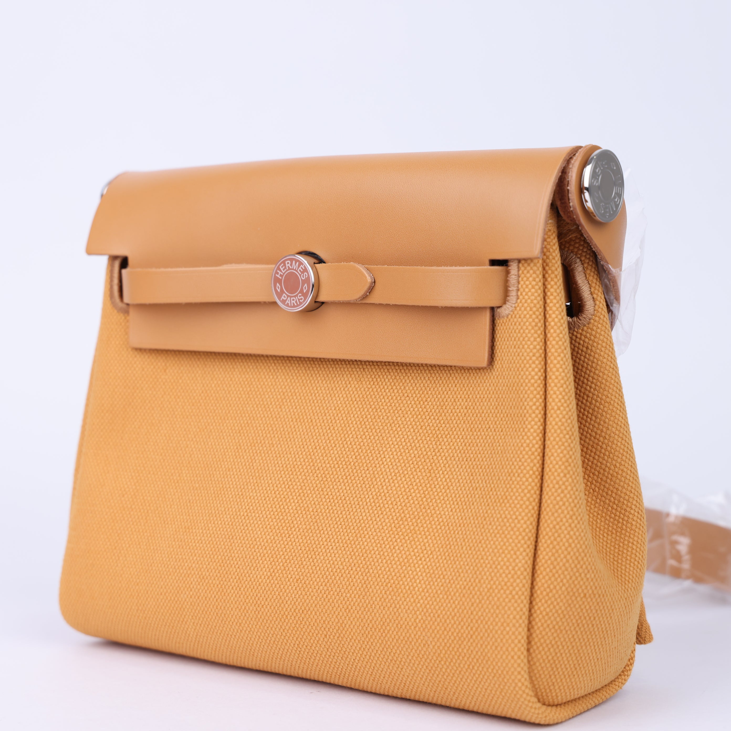 J0981 HERMES 2025 Naturel Sable Toile Militaire Vache Hunter Herbag Zip 20 w/ Box - Pre Owned