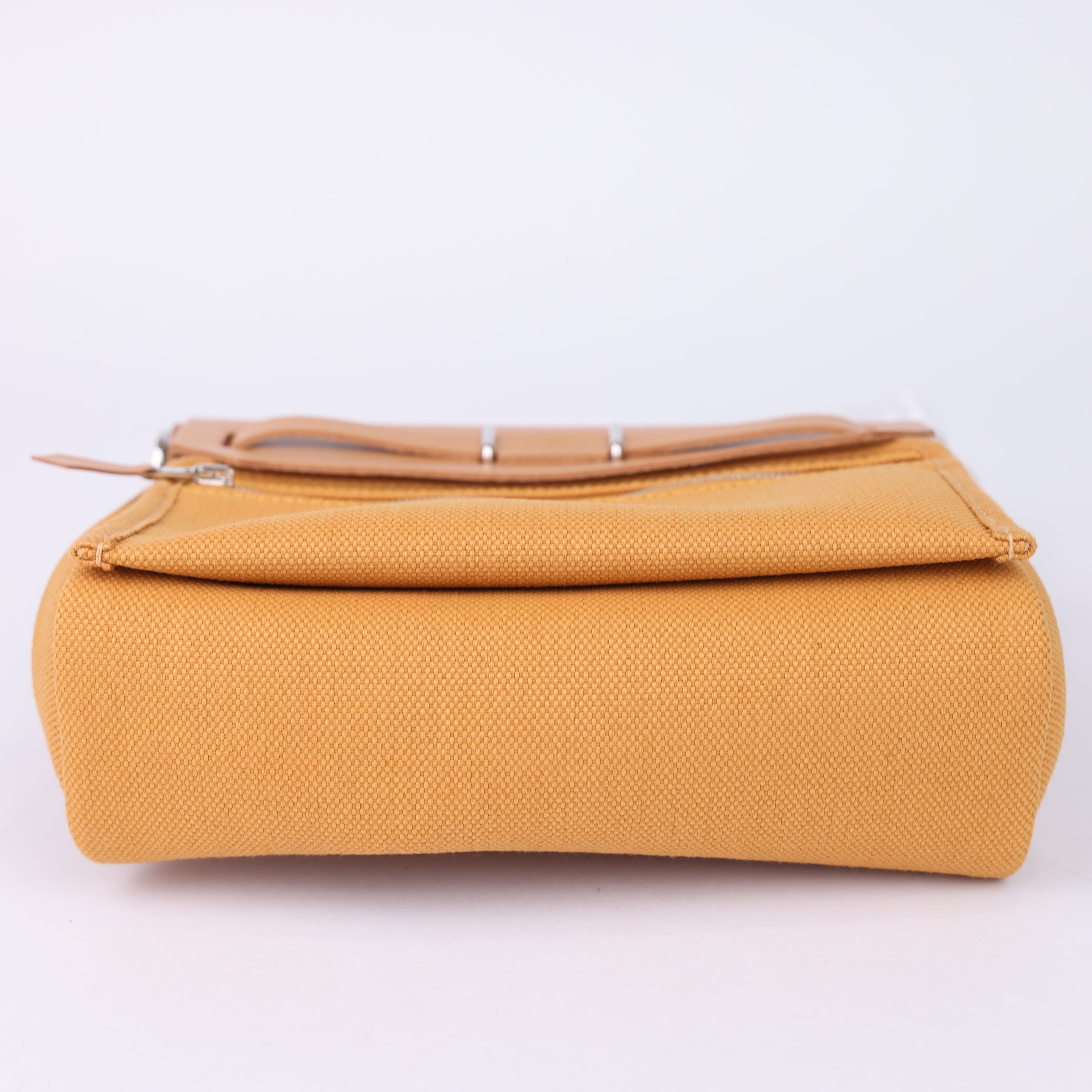 J0981 HERMES 2025 Naturel Sable Toile Militaire Vache Hunter Herbag Zip 20 w/ Box - Pre Owned