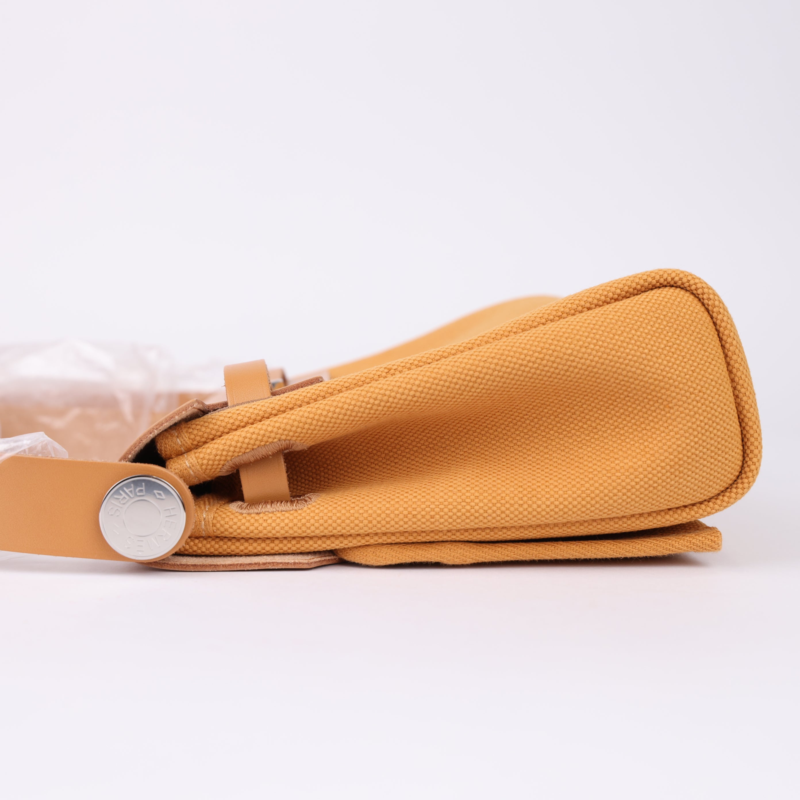 J0981 HERMES 2025 Naturel Sable Toile Militaire Vache Hunter Herbag Zip 20 w/ Box - Pre Owned