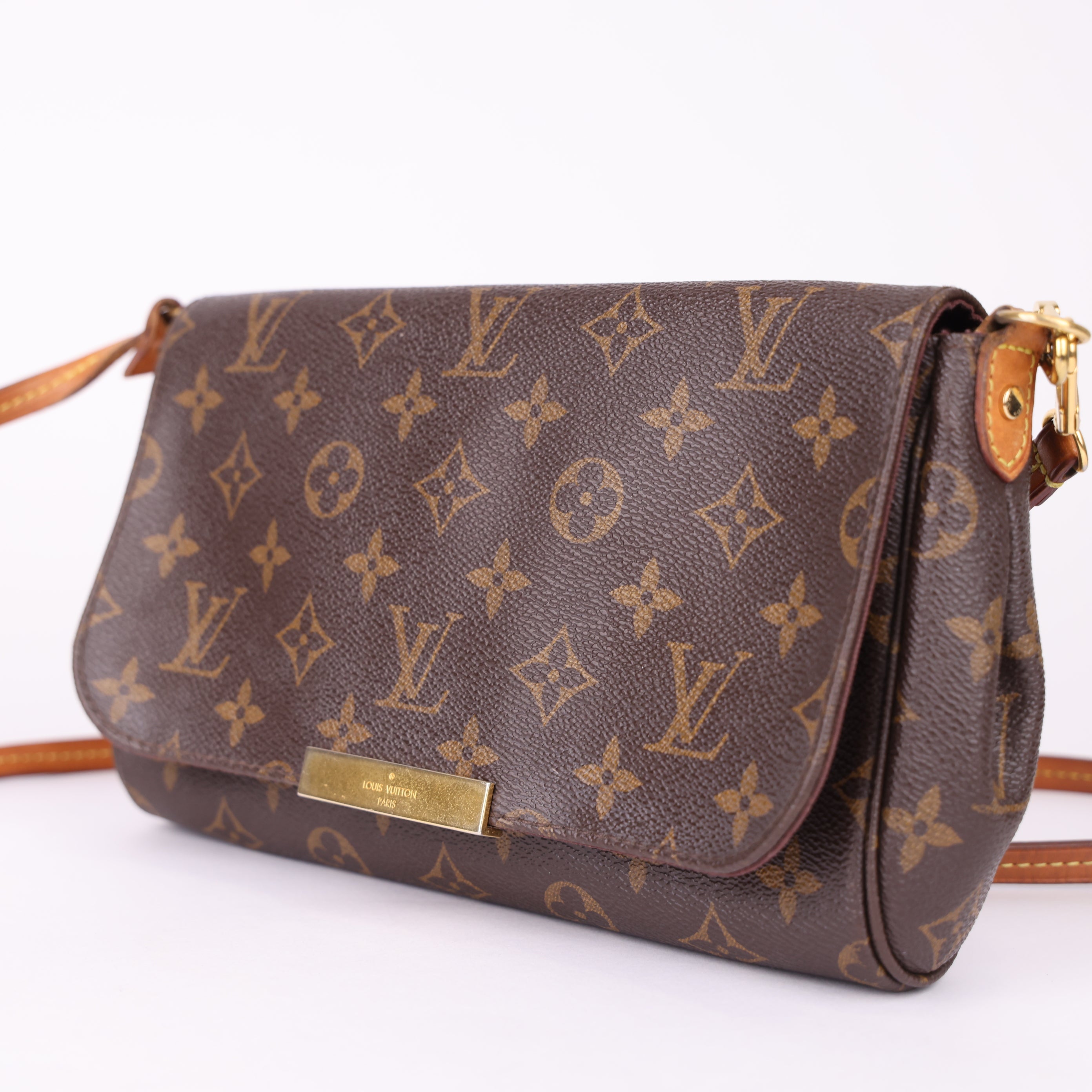 J1890 Louis Vuitton Favorite Monogram- Pre Owned