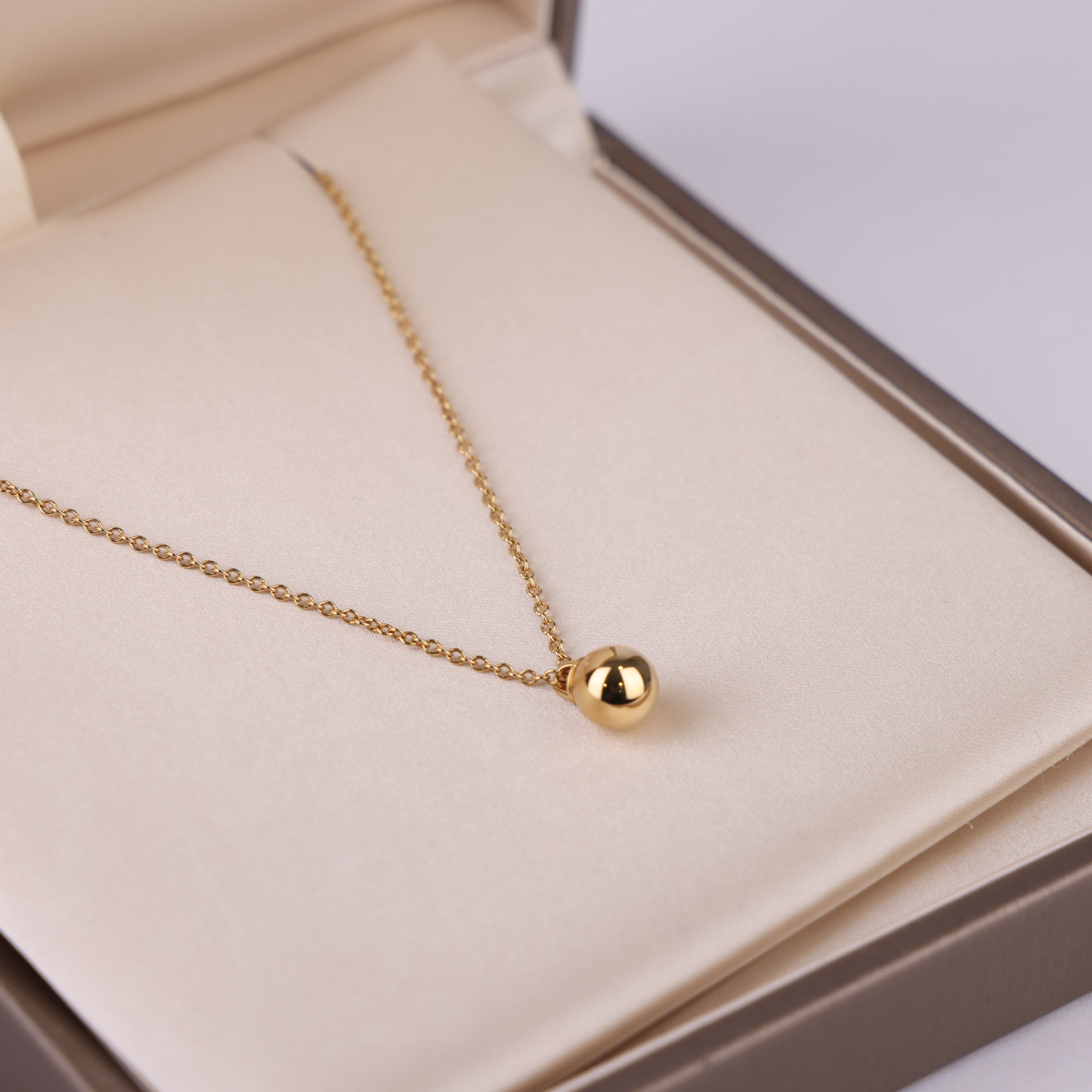 J1862 Tiffany & Co. 18k Gold Hardware Ball Pendant Necklace- Pre Owned