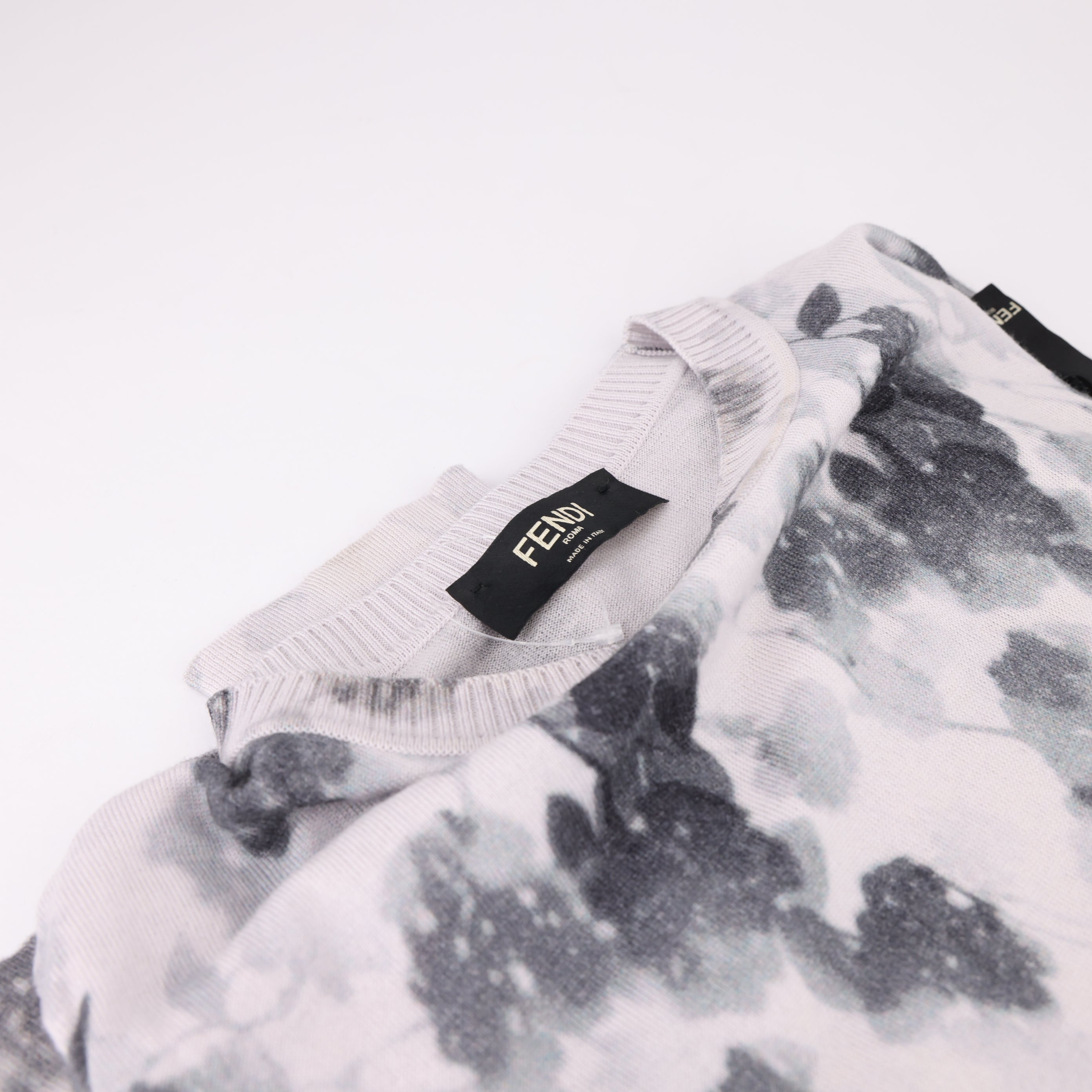 J313 Fendi Ink fade pattern wool sweater Size 44 - Pre Owned