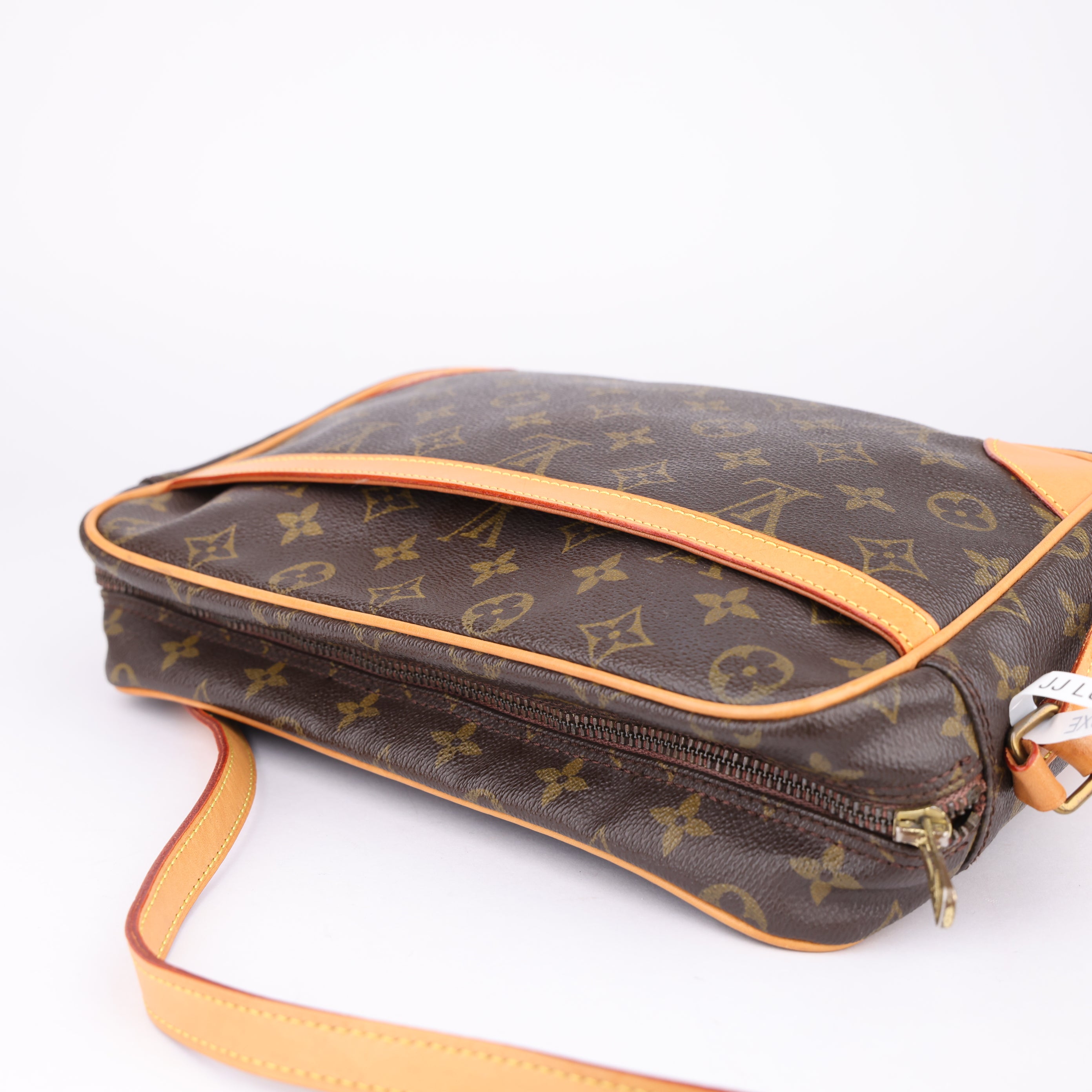 J1662 Louis Vuitton 30 Trocadero Handbag Monogram Canvas- Pre Owned