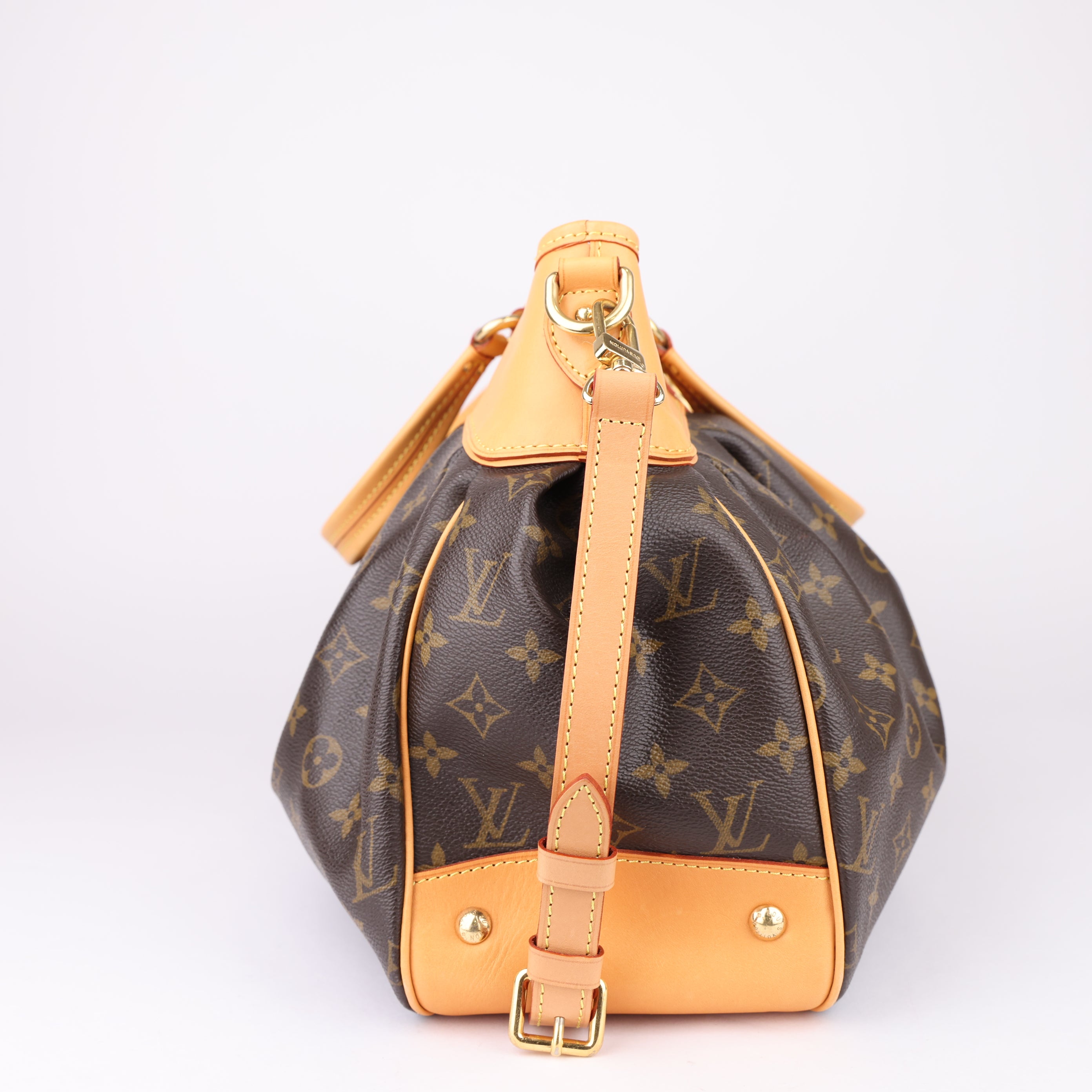 J1673 Louis Vuitton Monogram Boetie Shoulder Bag- Pre Owned