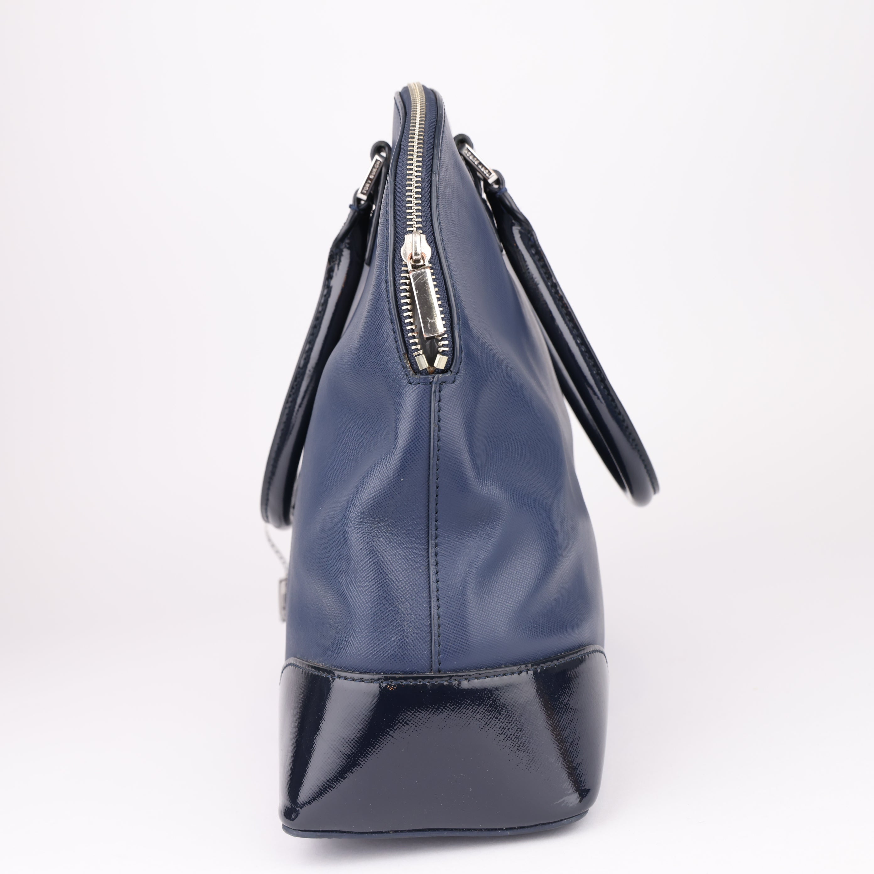 J1656 Tory Burch Navy Leather Shoulder Tote- Pre Owned