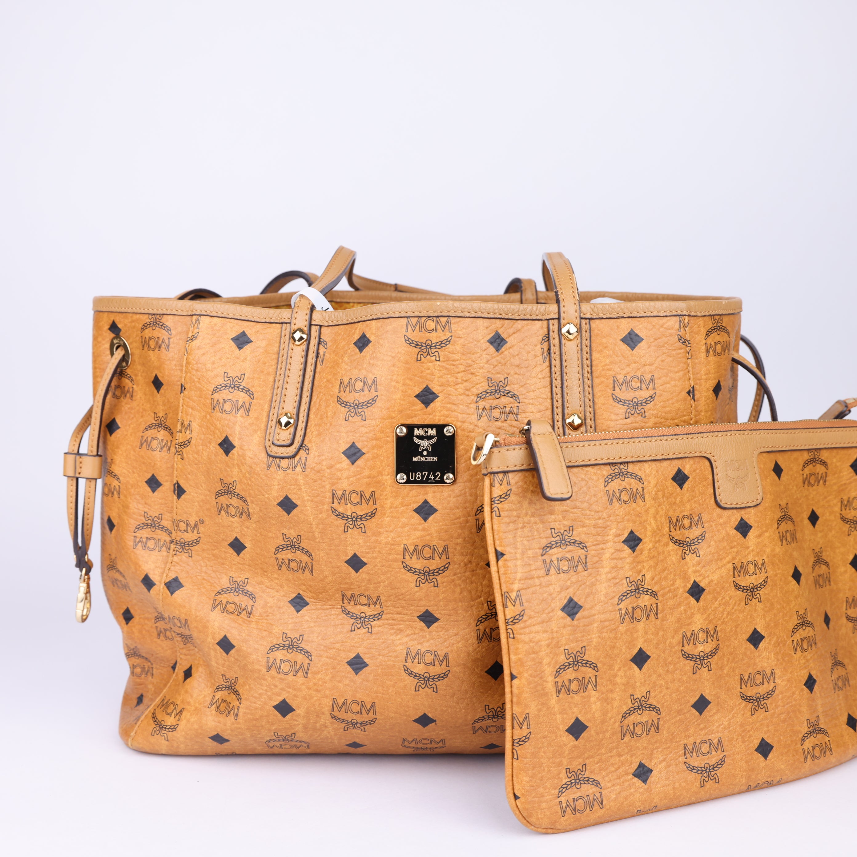 J1642 MCM Reversible Liz Shopper- Pre Owned