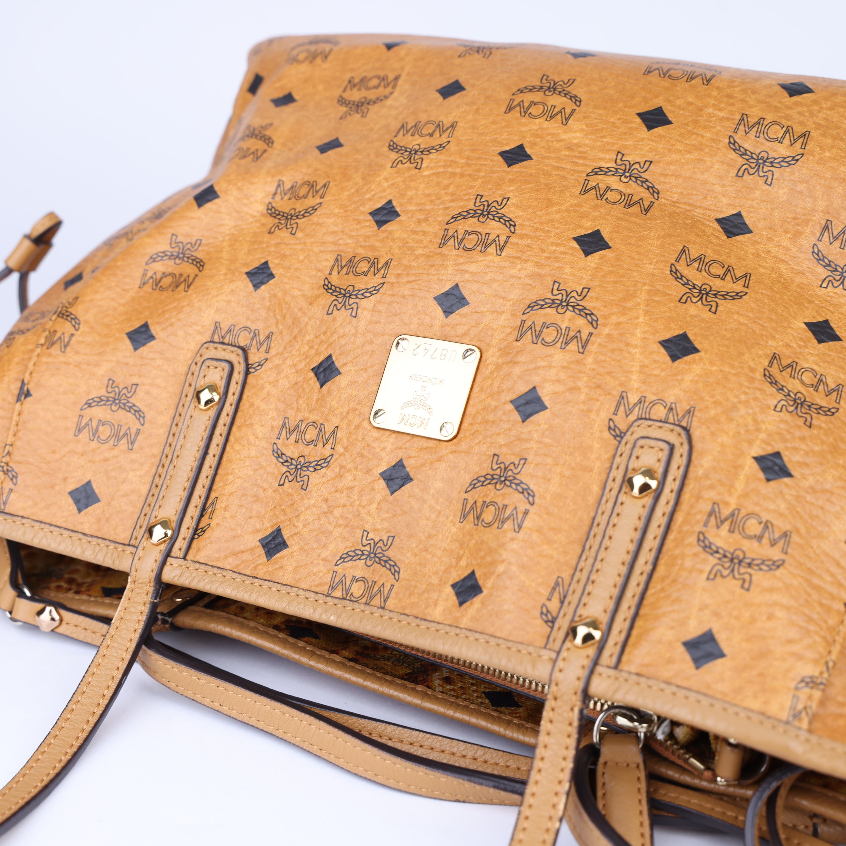 J1642 MCM Reversible Liz Shopper- Pre Owned